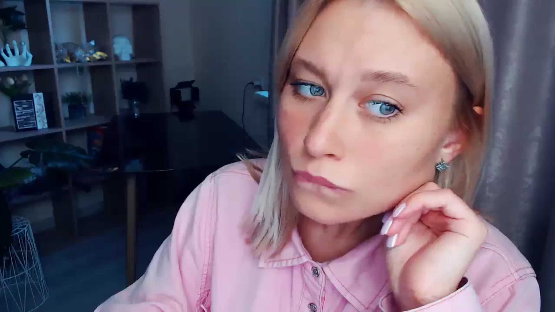 Gallery image thumbnail from Kukla_kolduna's myfreecams stream on, 08/27/2025, 16:43 image 19 of 20