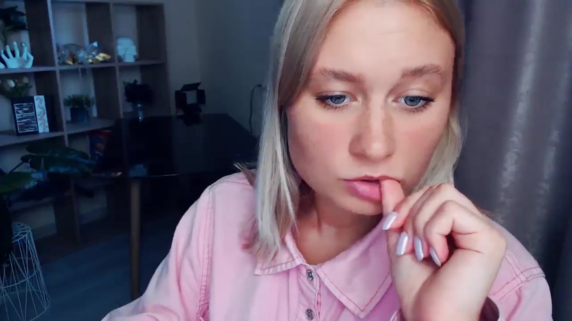 Gallery image thumbnail from Kukla_kolduna's myfreecams stream on, 08/27/2025, 16:43 image 18 of 20