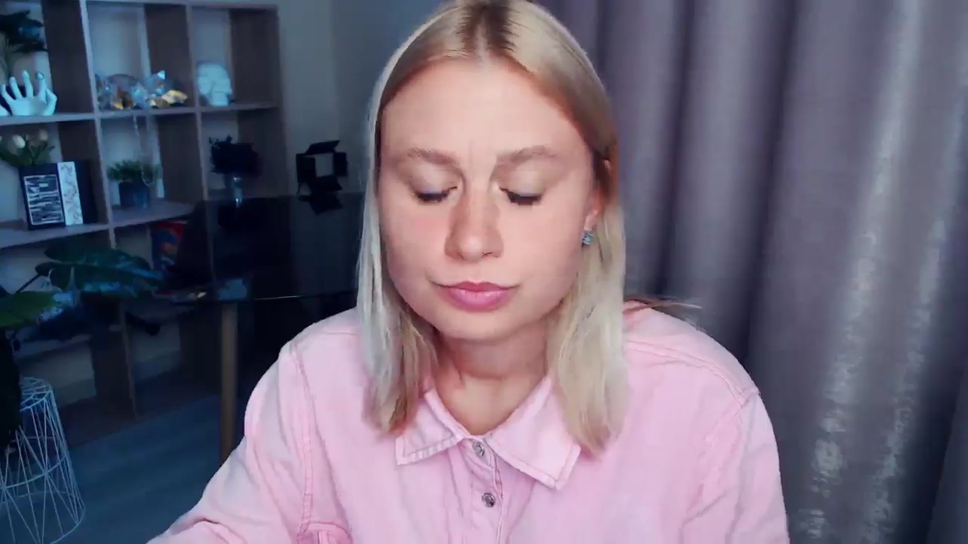Gallery image thumbnail from Kukla_kolduna's myfreecams stream on, 08/27/2025, 16:43 image 11 of 20