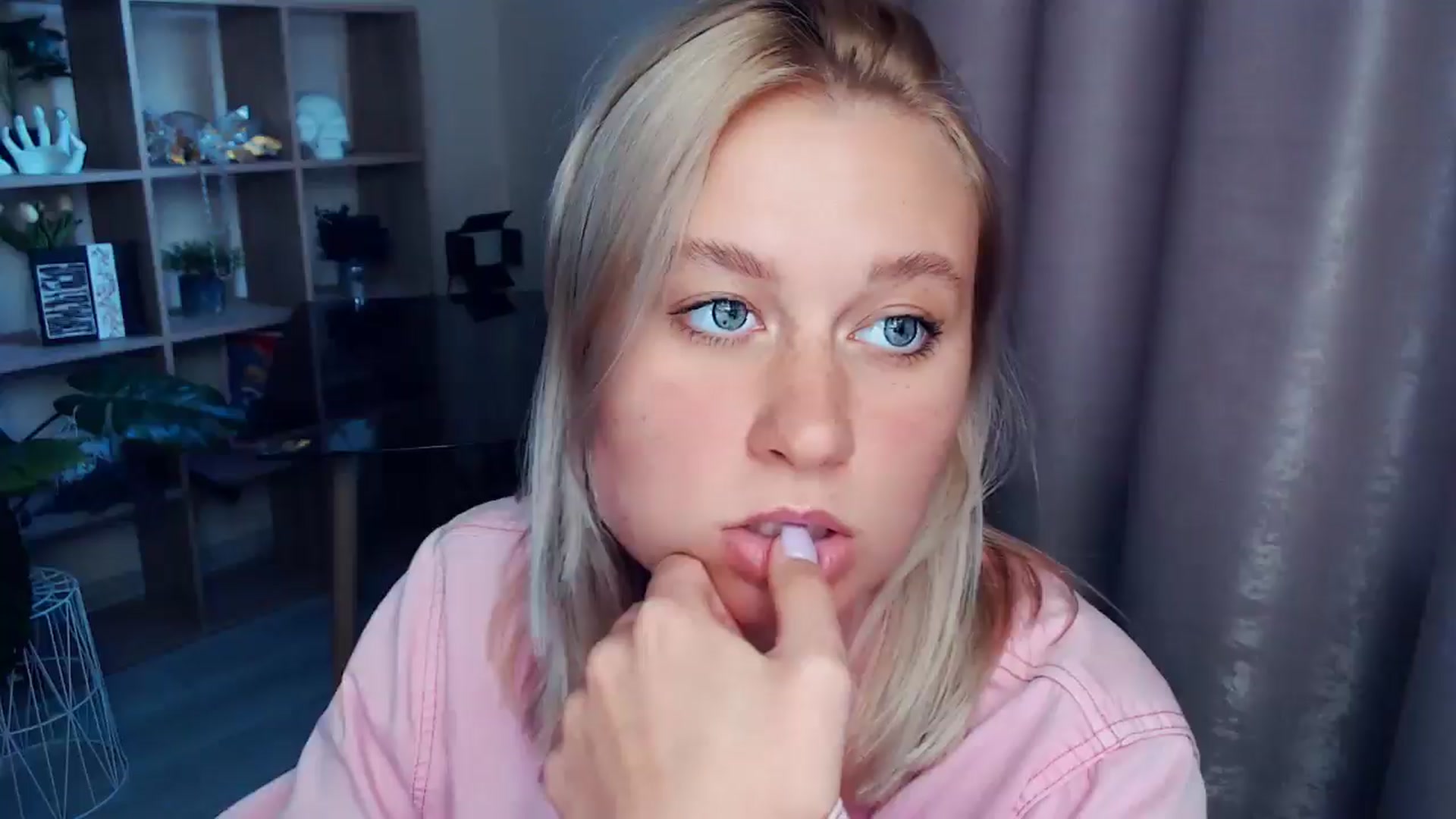 Gallery image thumbnail from Kukla_kolduna's myfreecams stream on, 08/27/2025, 16:43 image 4 of 20