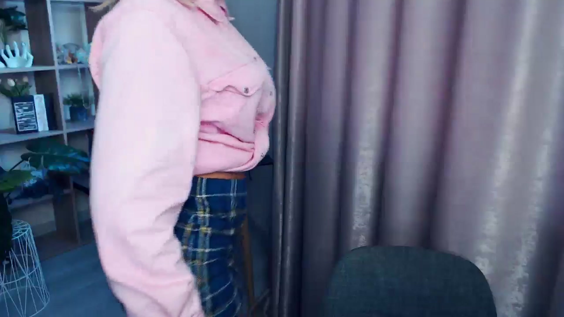 Gallery image thumbnail from Kukla_kolduna's myfreecams stream on, 08/27/2025, 16:43 image 8 of 20