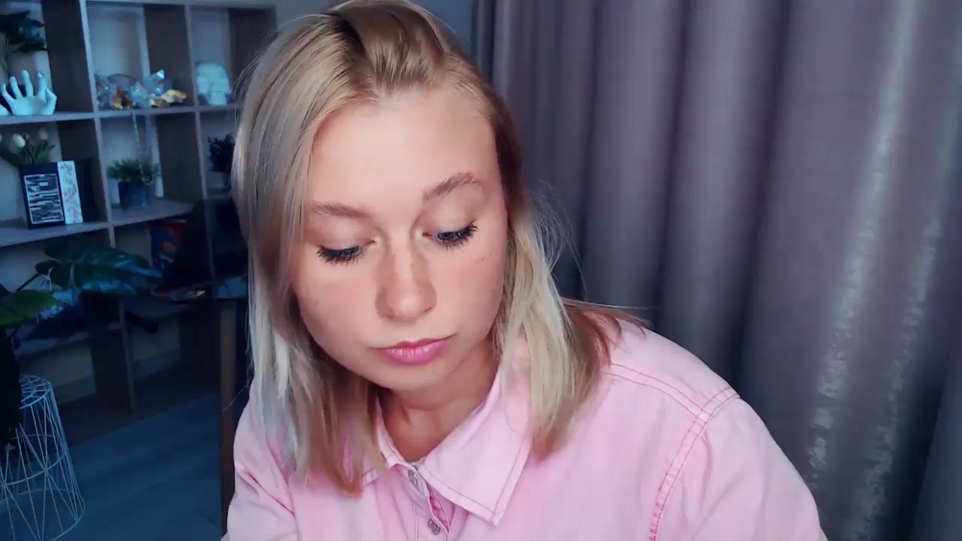 Gallery image thumbnail from Kukla_kolduna's myfreecams stream on, 08/27/2025, 16:43 image 2 of 20