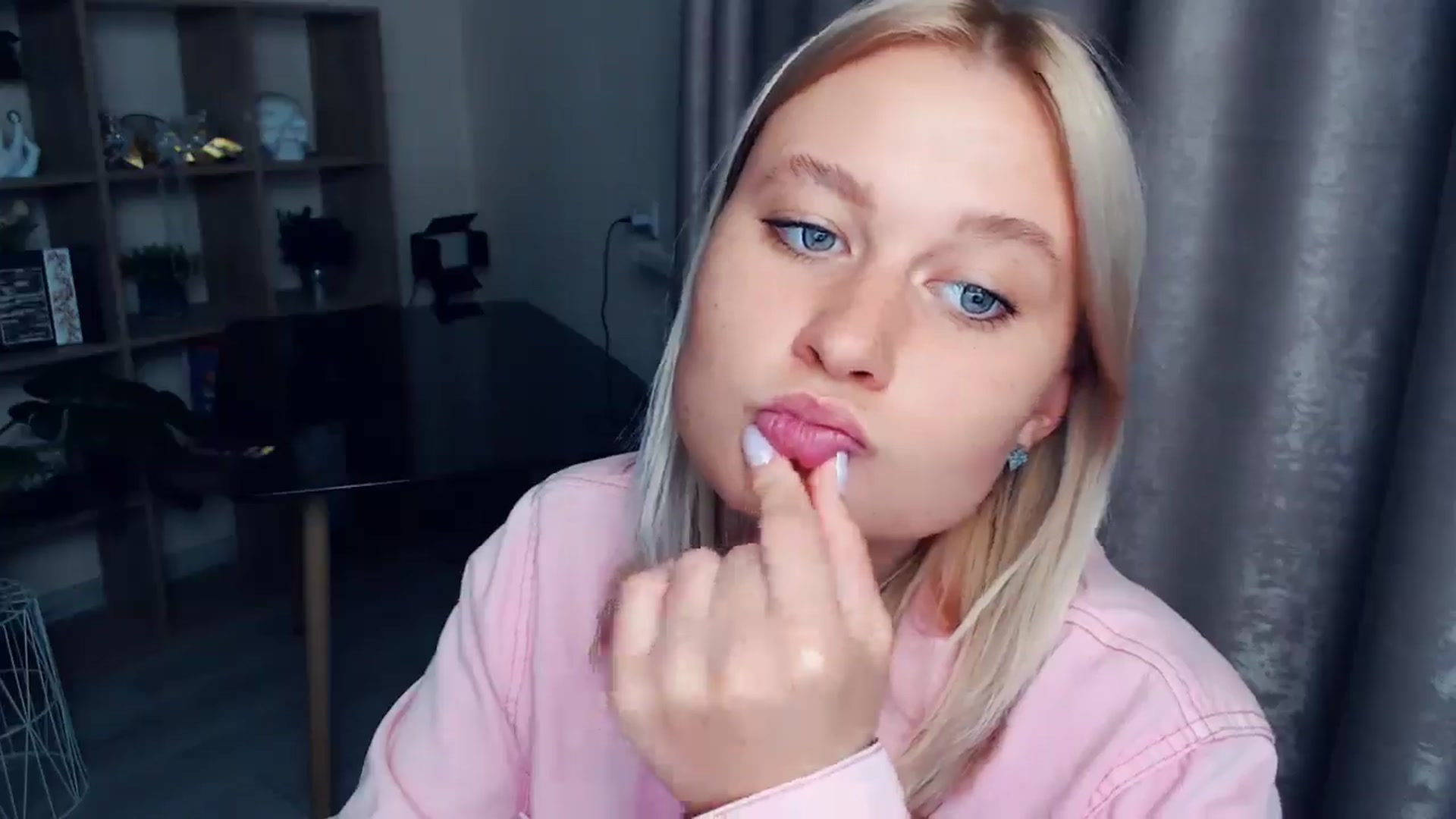 Gallery image thumbnail from Kukla_kolduna's myfreecams stream on, 08/27/2025, 18:10 image 2 of 20