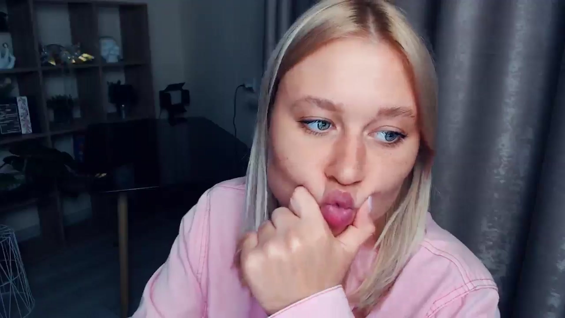 Gallery image thumbnail from Kukla_kolduna's myfreecams stream on, 08/27/2025, 18:10 image 3 of 20