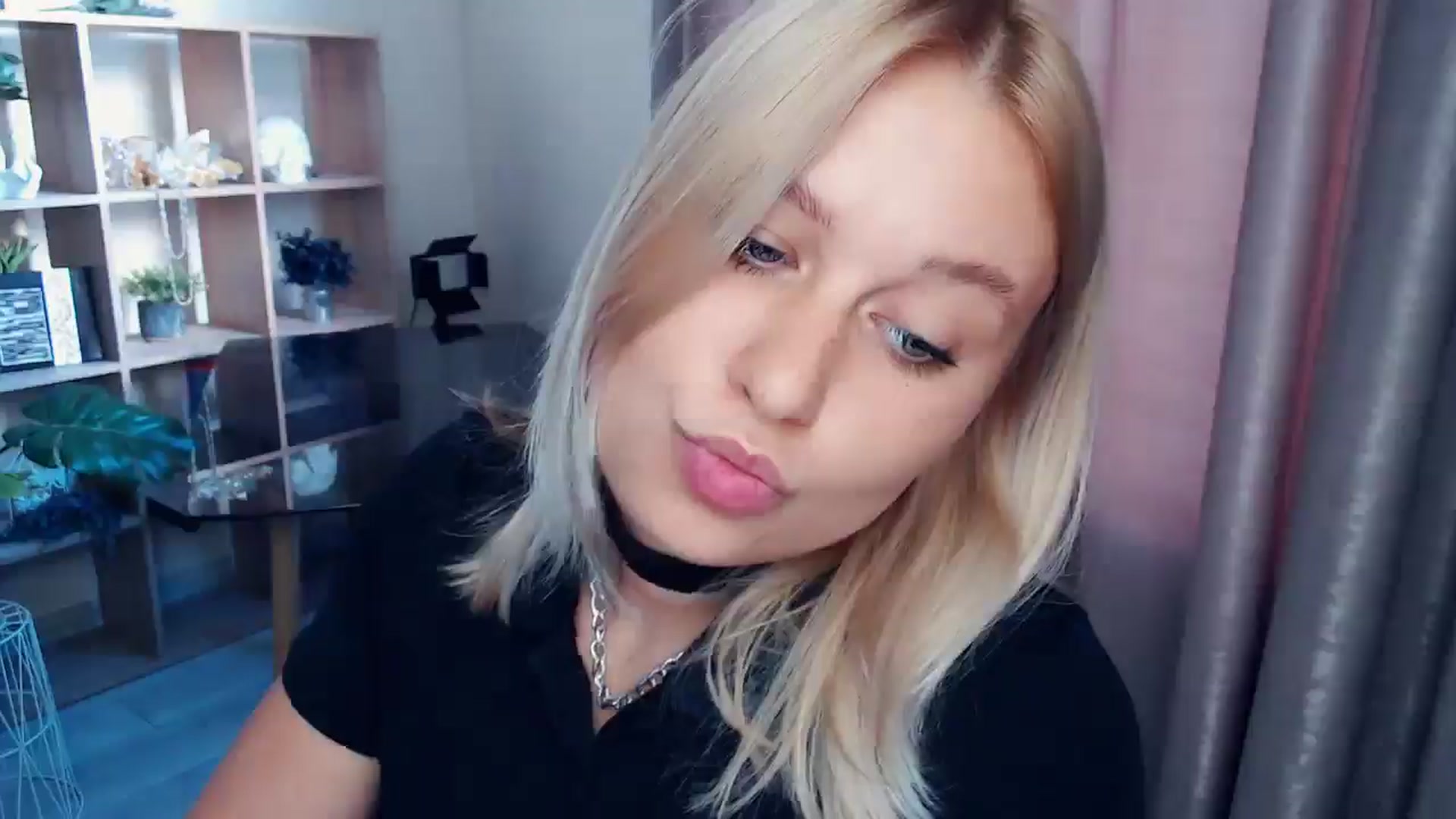 Gallery image thumbnail from Kukla_kolduna's myfreecams stream on, 08/28/2025, 15:51 image 12 of 20