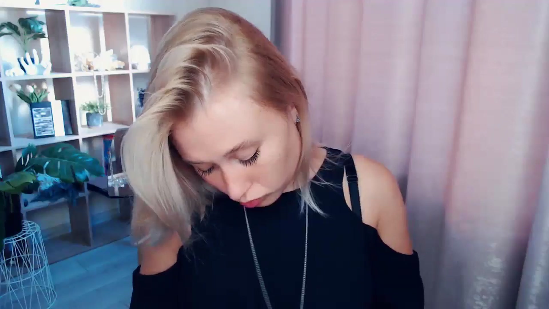 Gallery image thumbnail from Kukla_kolduna's myfreecams stream on, 08/29/2025, 16:39 image 3 of 20