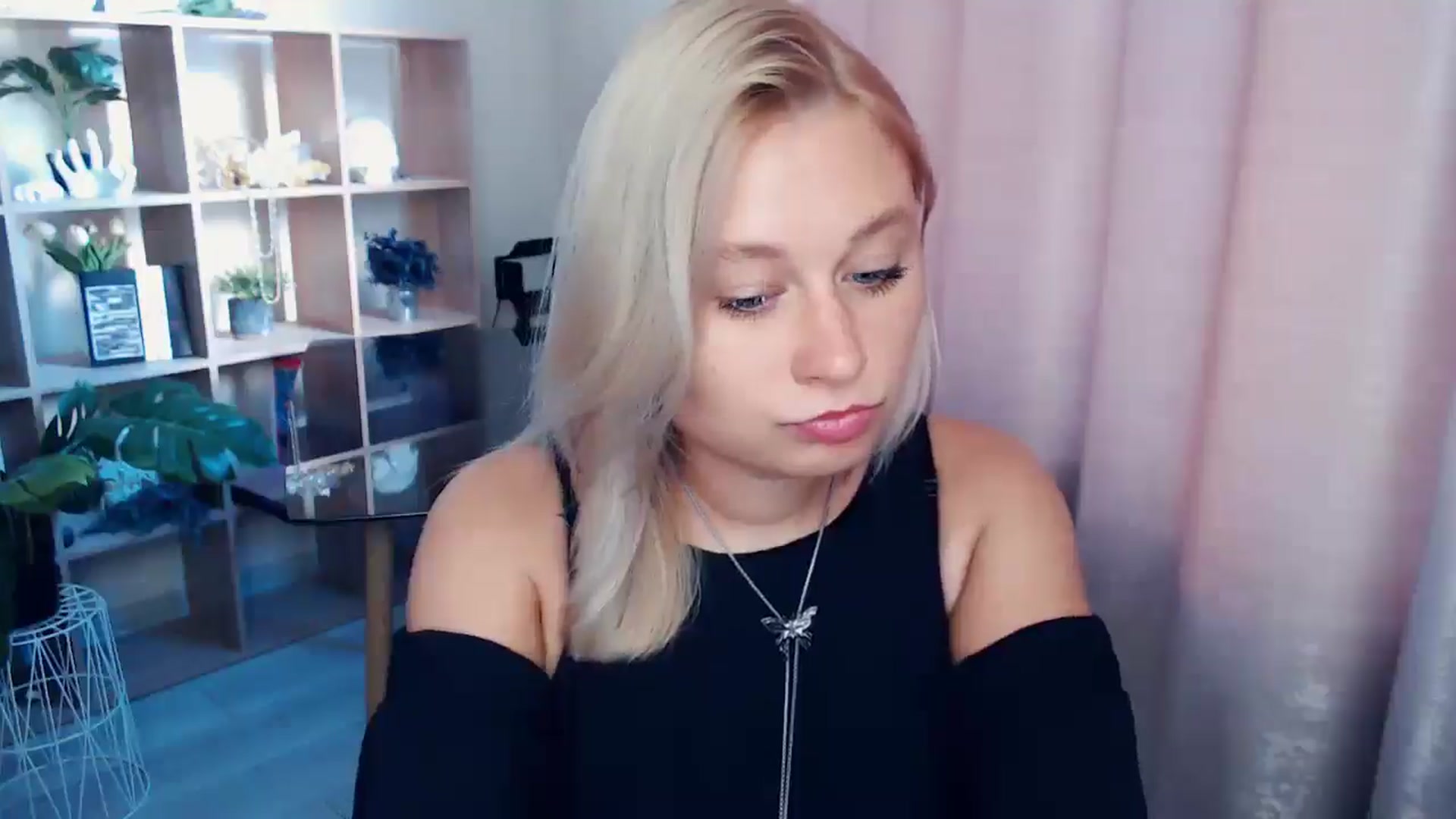 Gallery image thumbnail from Kukla_kolduna's myfreecams stream on, 08/29/2025, 16:39 image 4 of 20