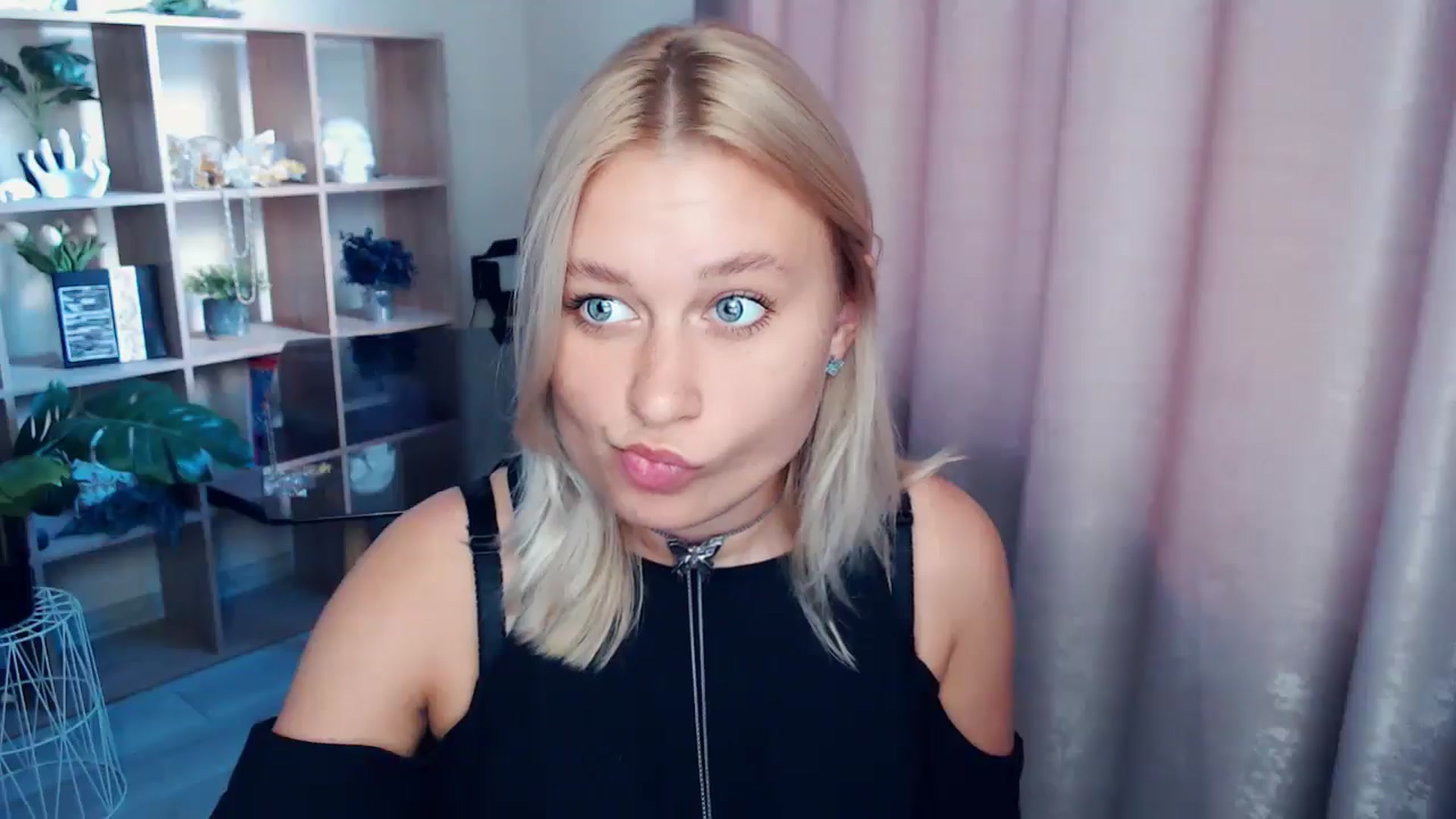Gallery image thumbnail from Kukla_kolduna's myfreecams stream on, 08/29/2025, 16:39 image 10 of 20