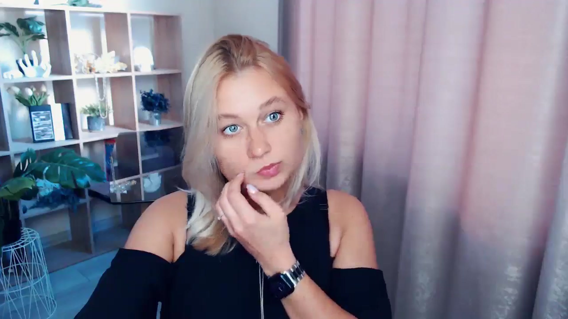 Gallery image thumbnail from Kukla_kolduna's myfreecams stream on, 08/29/2025, 16:39 image 6 of 20