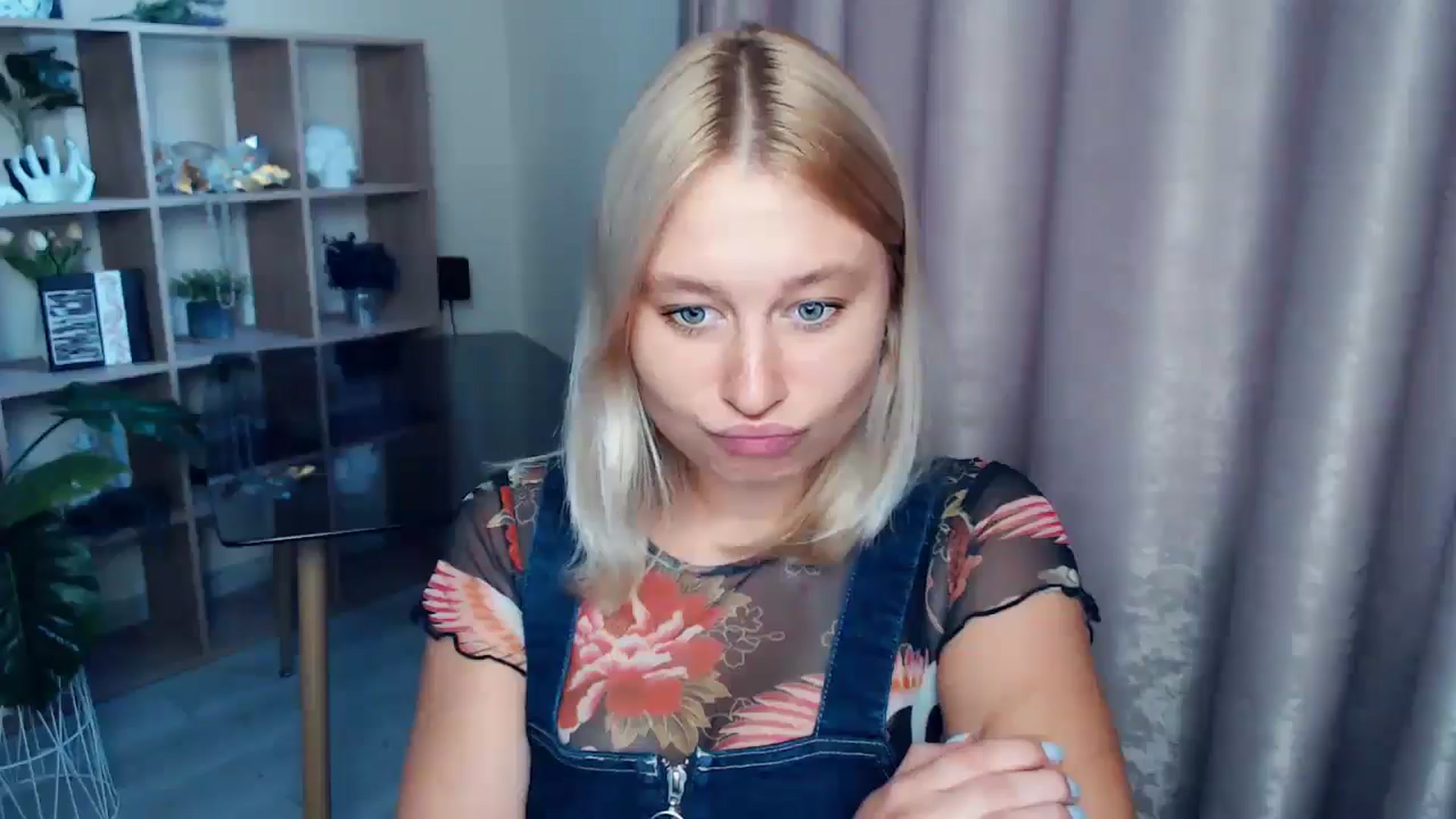 Gallery image thumbnail from Kukla_kolduna's myfreecams stream on, 08/31/2025, 17:35 image 9 of 20