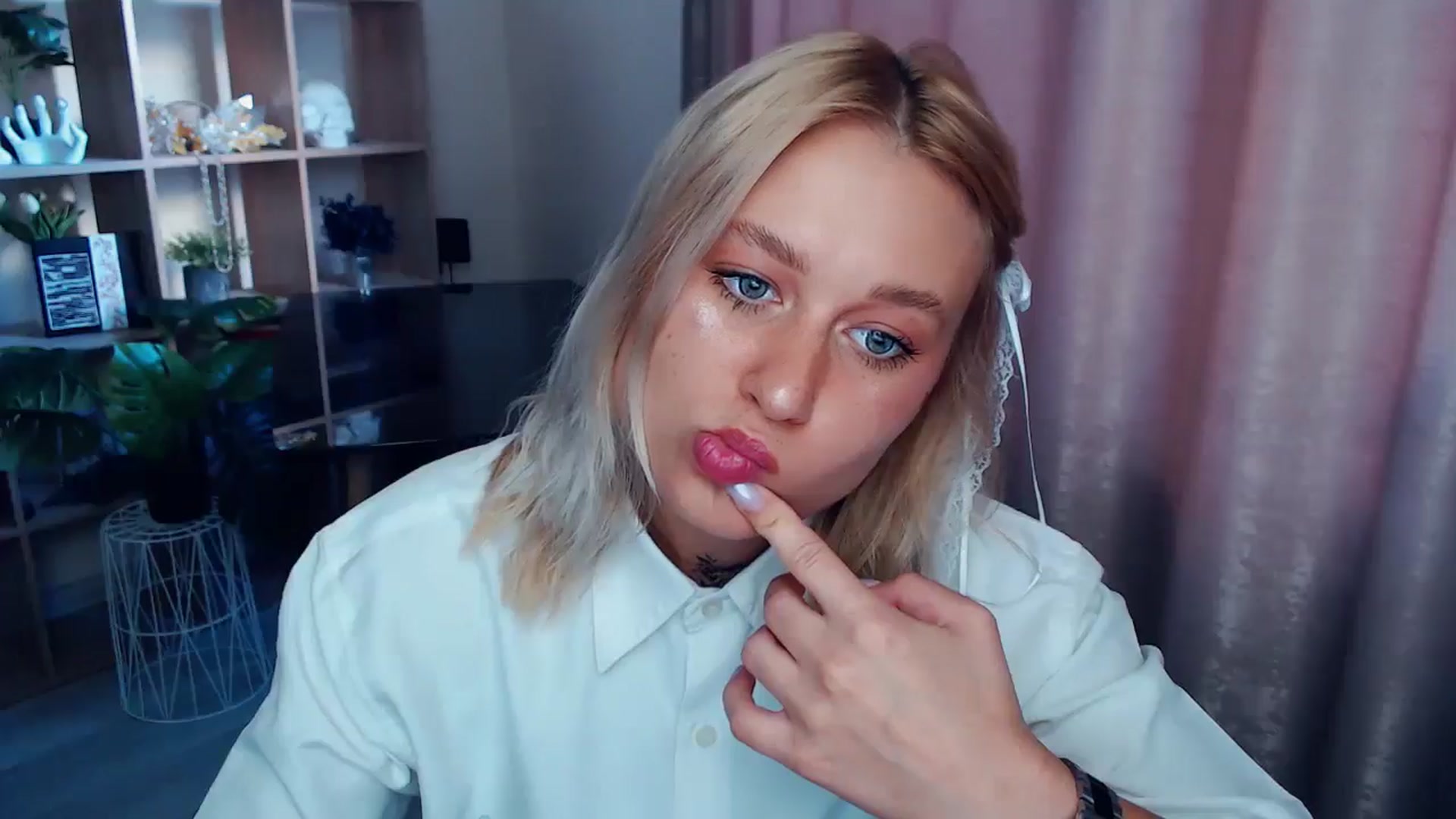 Gallery image thumbnail from Kukla_kolduna's myfreecams stream on, 09/04/2025, 17:18 image 5 of 20