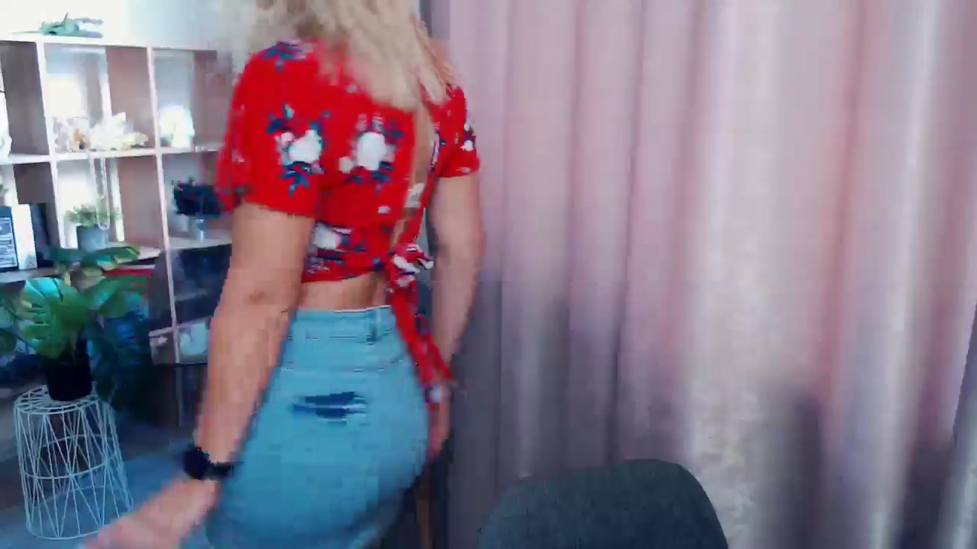 Gallery image thumbnail from Kukla_kolduna's myfreecams stream on, 09/06/2025, 15:59 image 9 of 20