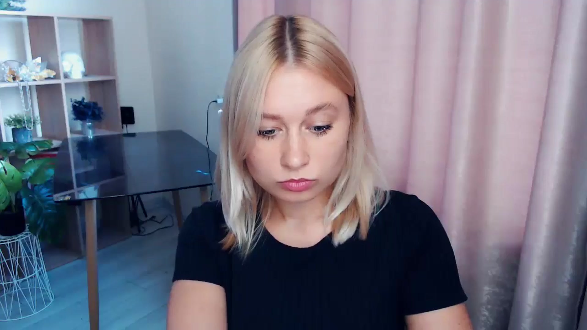 Gallery image thumbnail from Kukla_kolduna's myfreecams stream on, 09/12/2025, 14:55 image 13 of 20