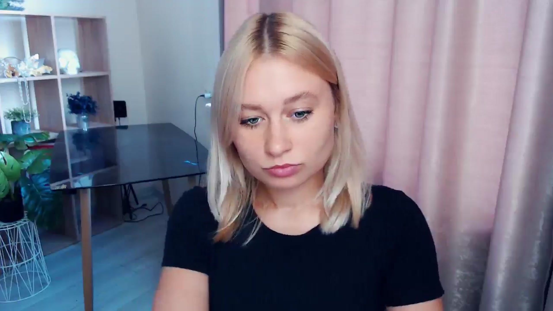 Gallery image thumbnail from Kukla_kolduna's myfreecams stream on, 09/12/2025, 14:55 image 12 of 20