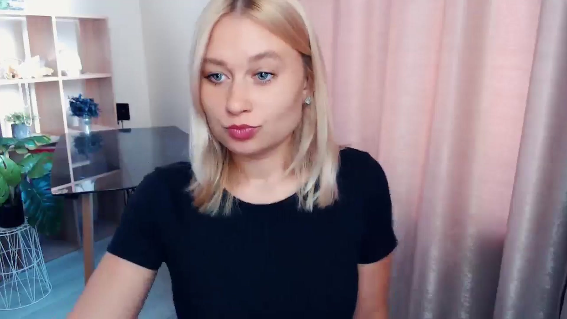 Gallery image thumbnail from Kukla_kolduna's myfreecams stream on, 09/12/2025, 14:55 image 17 of 20