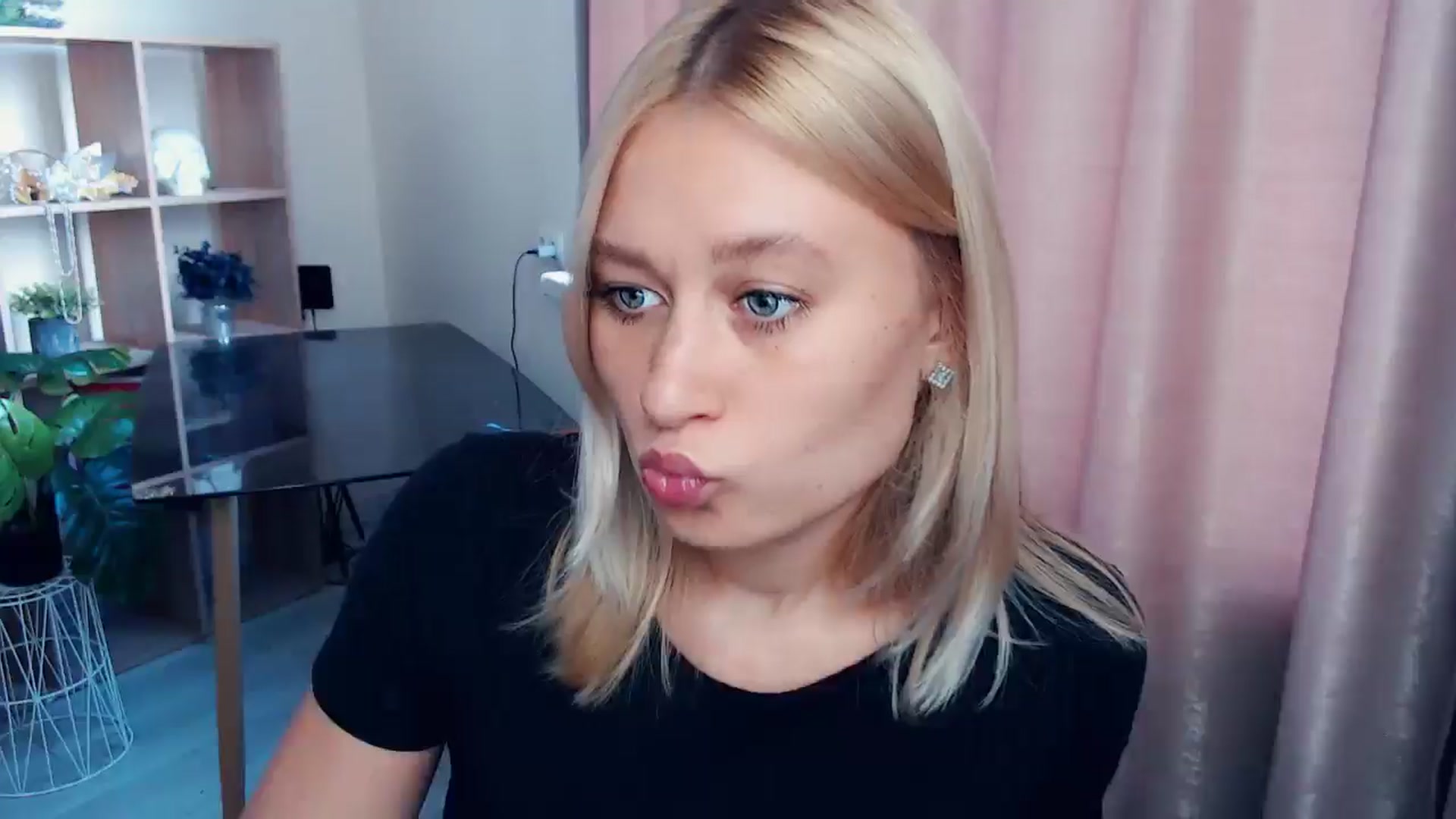 Gallery image thumbnail from Kukla_kolduna's myfreecams stream on, 09/12/2025, 14:55 image 15 of 20
