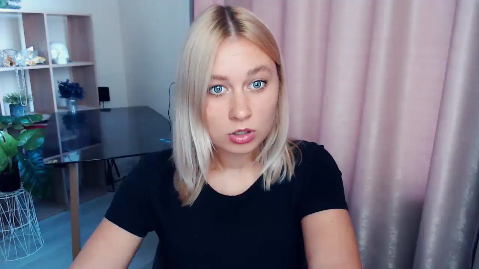 Gallery image thumbnail from Kukla_kolduna's myfreecams stream on, 09/12/2025, 14:55 image 19 of 20