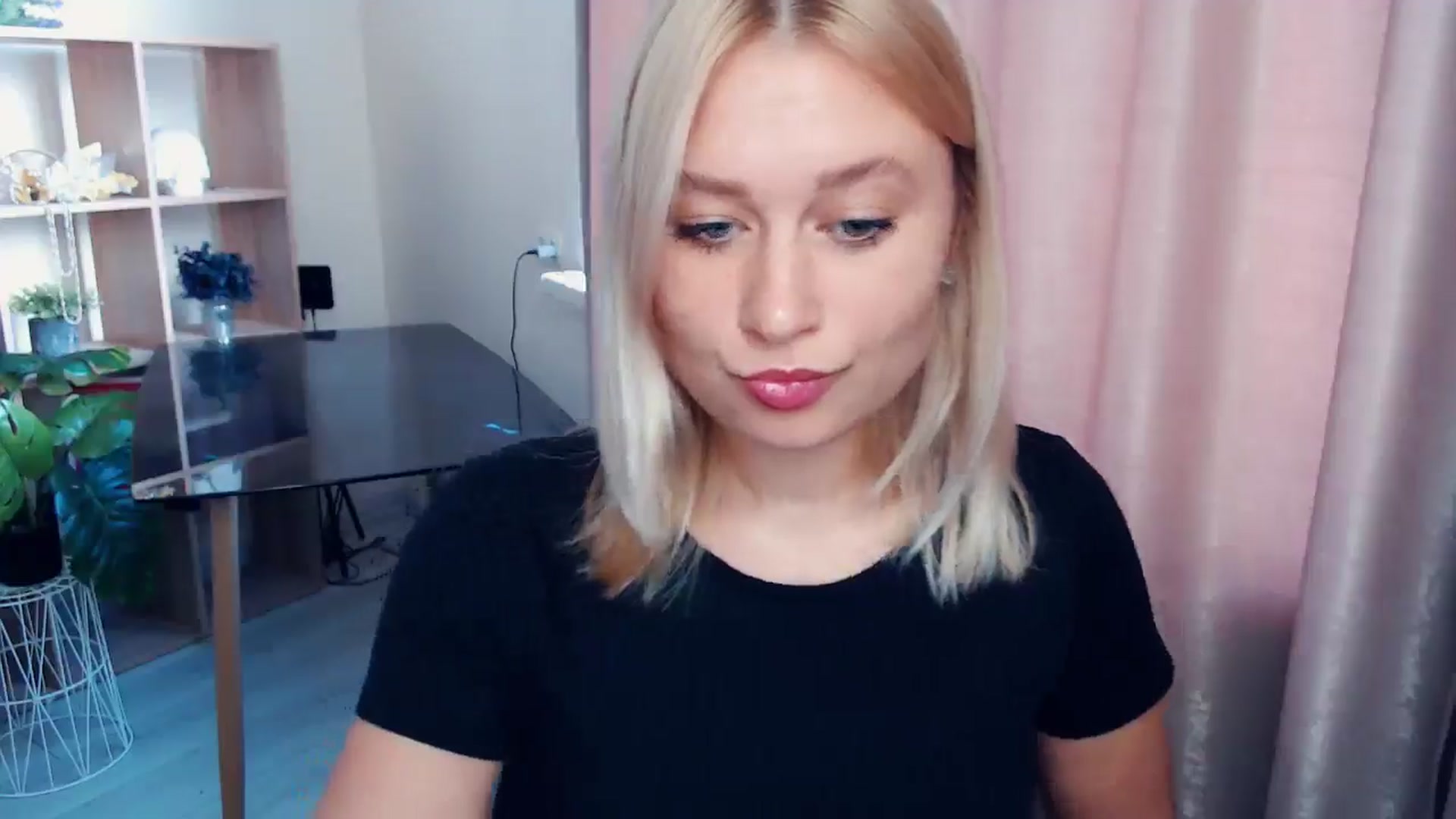 Gallery image thumbnail from Kukla_kolduna's myfreecams stream on, 09/12/2025, 14:55 image 16 of 20