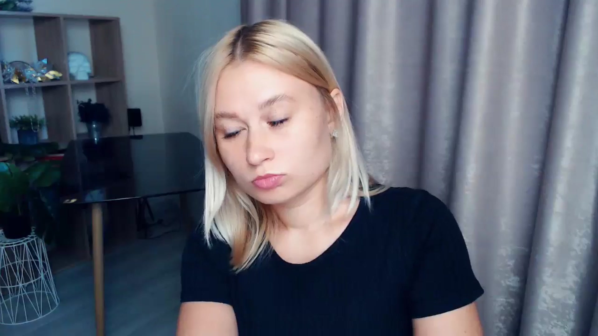 Gallery image thumbnail from Kukla_kolduna's myfreecams stream on, 09/12/2025, 16:23 image 17 of 20