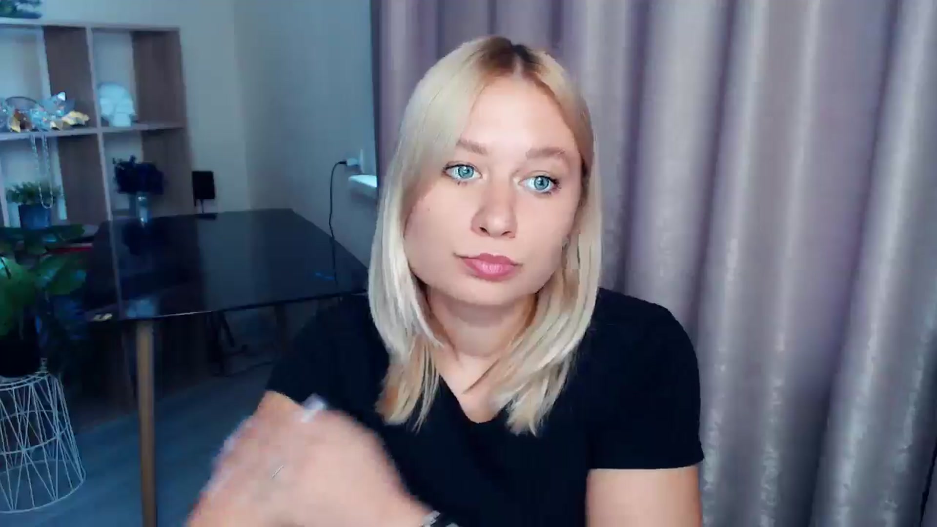 Gallery image thumbnail from Kukla_kolduna's myfreecams stream on, 09/12/2025, 16:23 image 6 of 20
