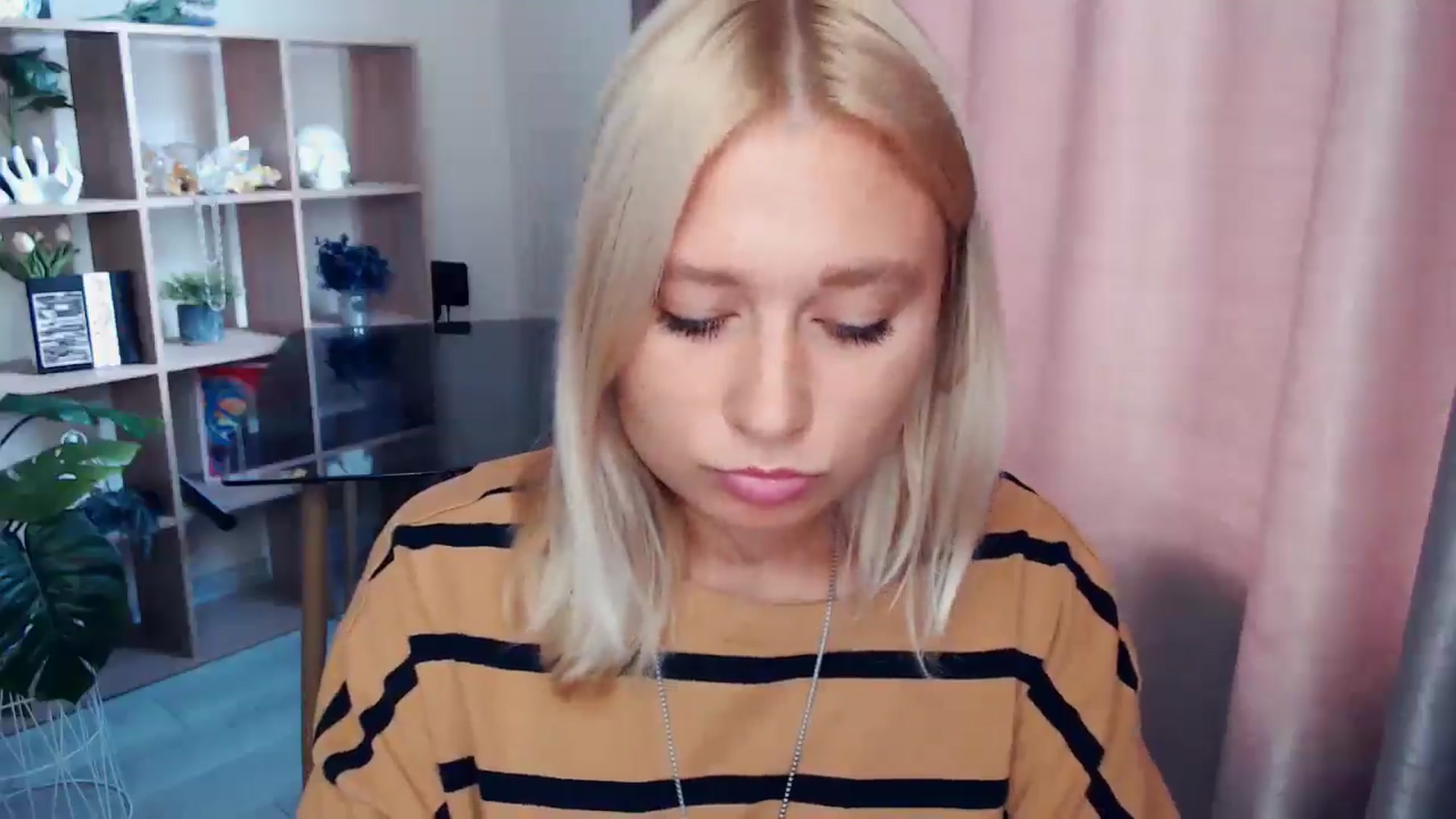 Gallery image thumbnail from Kukla_kolduna's myfreecams stream on, 09/30/2025, 08:45 image 19 of 20