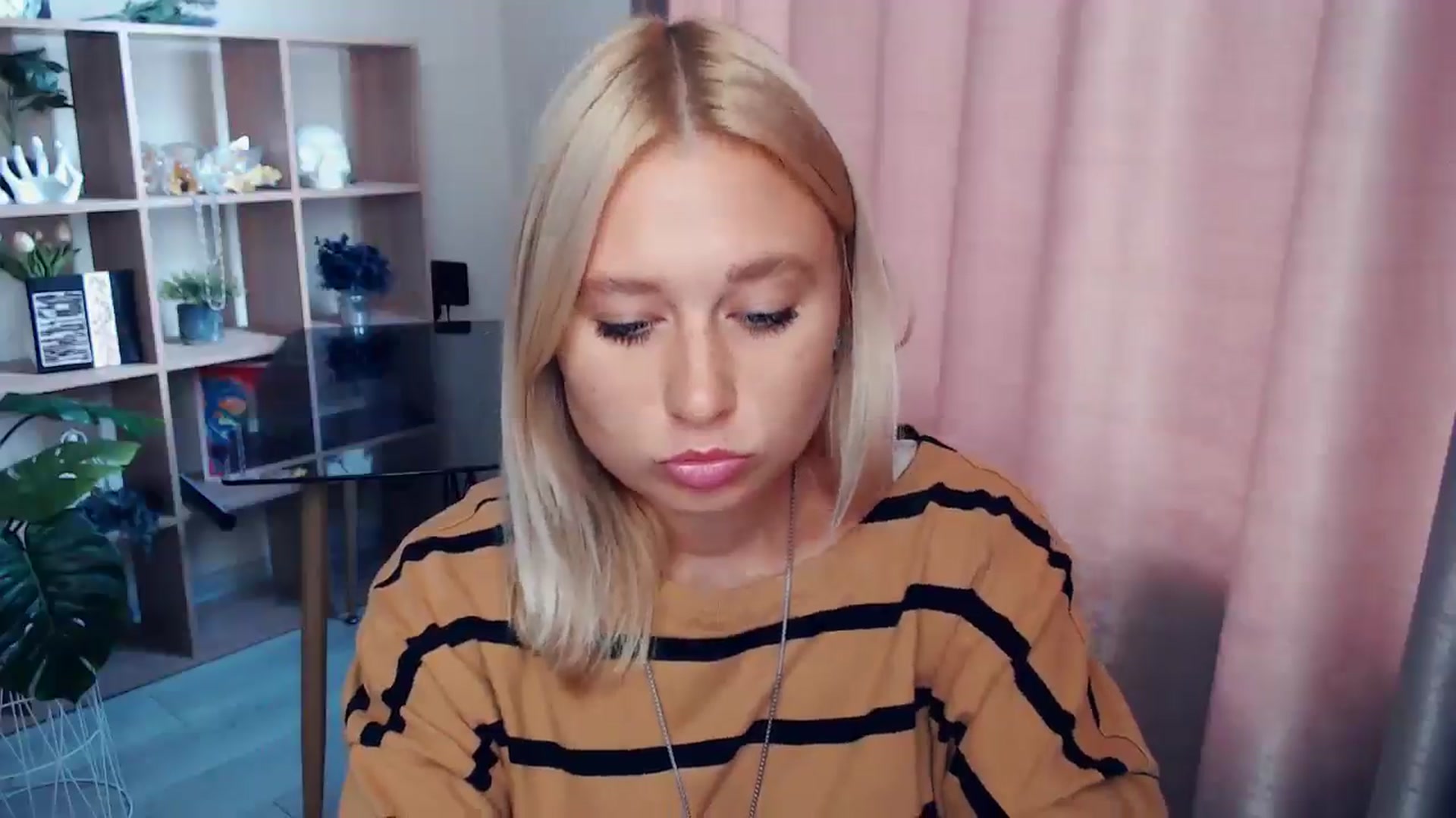 Gallery image thumbnail from Kukla_kolduna's myfreecams stream on, 09/30/2025, 08:45 image 13 of 20