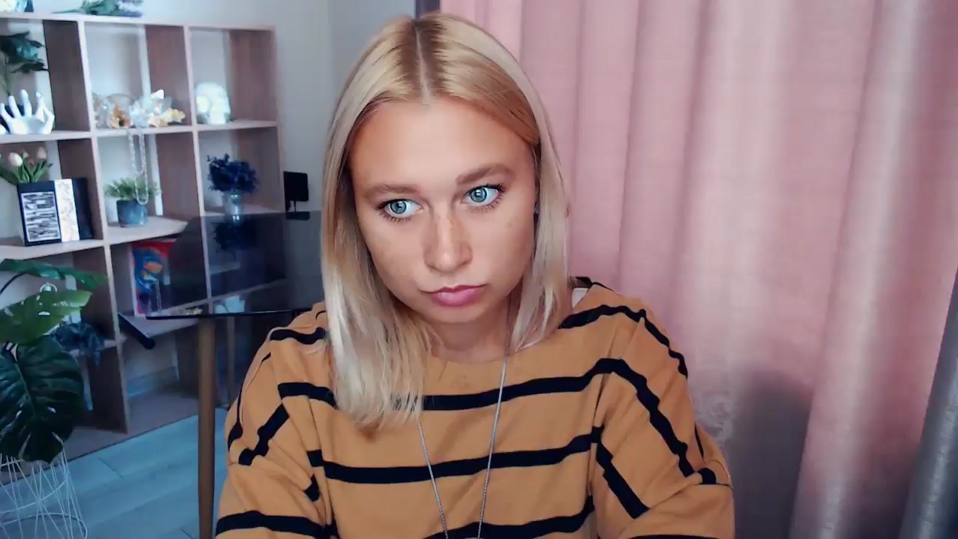 Gallery image thumbnail from Kukla_kolduna's myfreecams stream on, 09/30/2025, 08:45 image 16 of 20