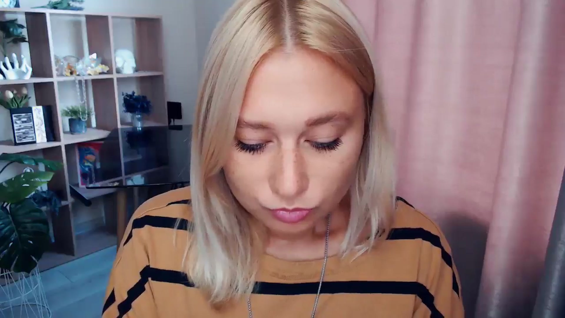 Gallery image thumbnail from Kukla_kolduna's myfreecams stream on, 09/30/2025, 08:45 image 15 of 20