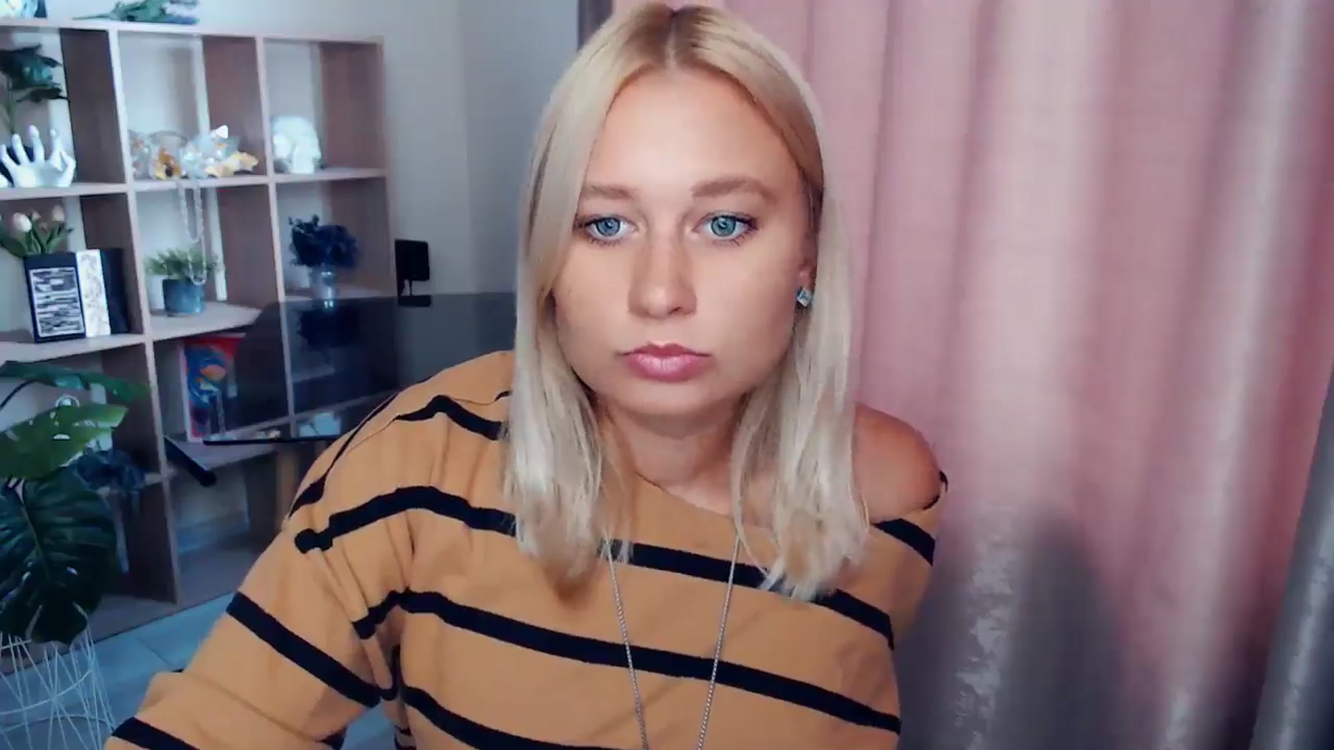 Gallery image thumbnail from Kukla_kolduna's myfreecams stream on, 09/30/2025, 08:45 image 8 of 20