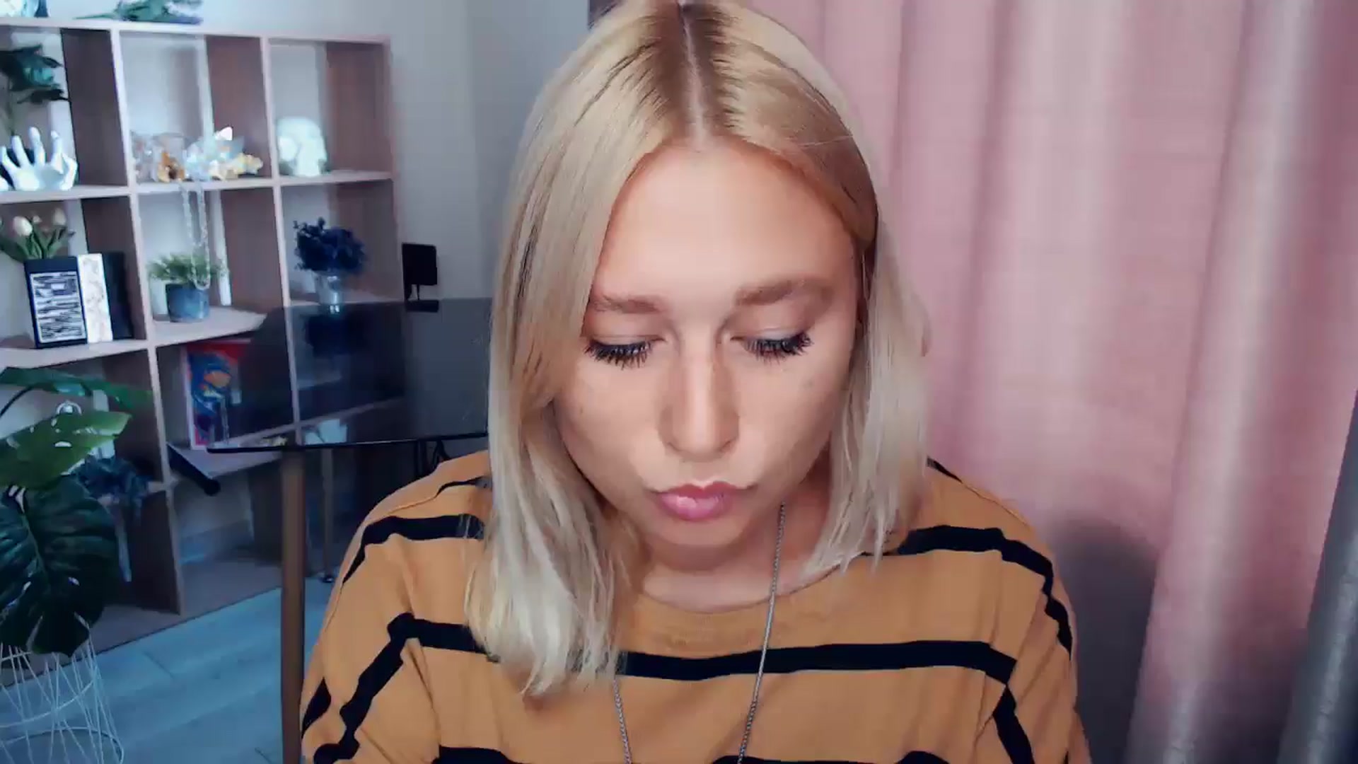 Gallery image thumbnail from Kukla_kolduna's myfreecams stream on, 09/30/2025, 08:45 image 14 of 20