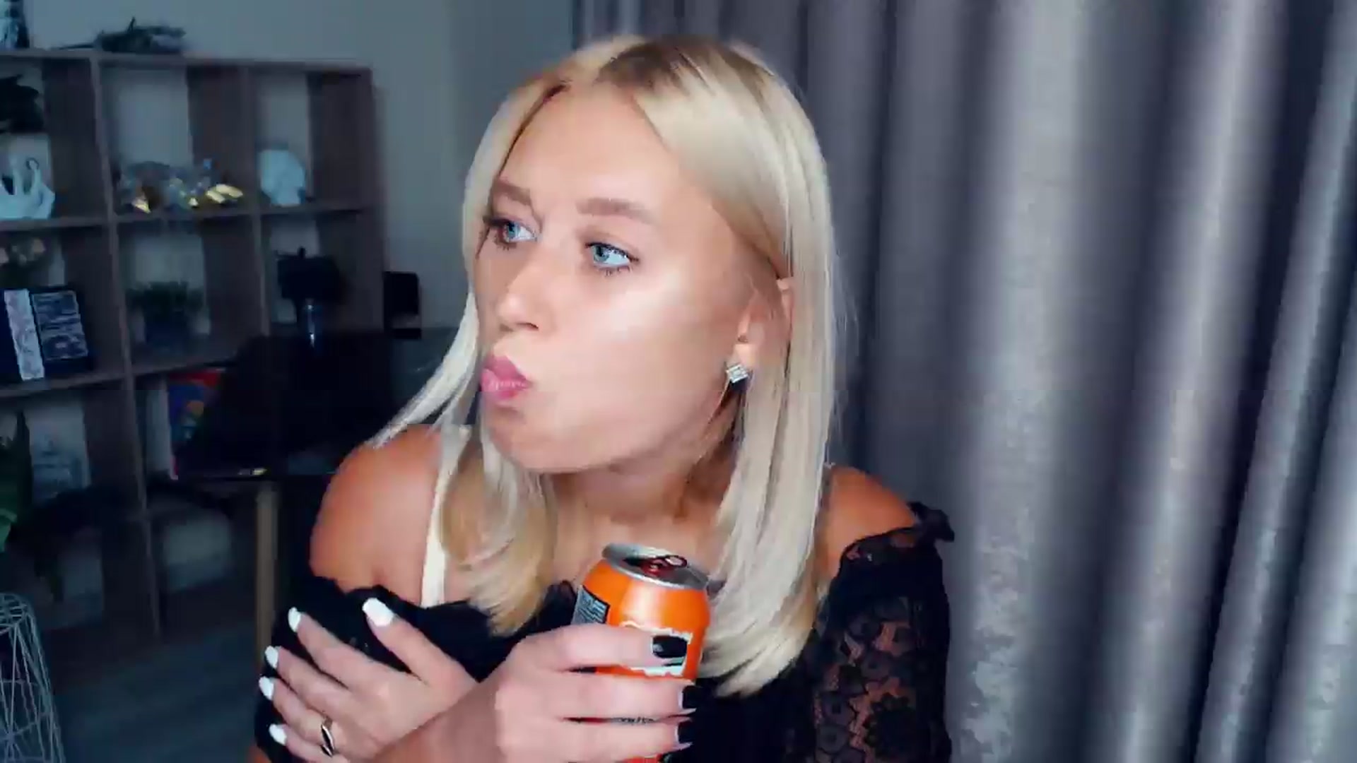Gallery image thumbnail from Kukla_kolduna's myfreecams stream on, 10/02/2025, 15:41 image 14 of 20
