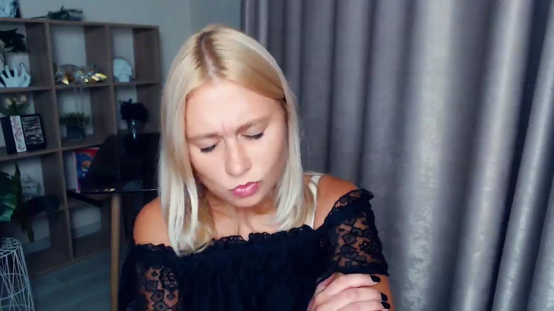 Gallery image thumbnail from Kukla_kolduna's myfreecams stream on, 10/02/2025, 16:46 image 16 of 20