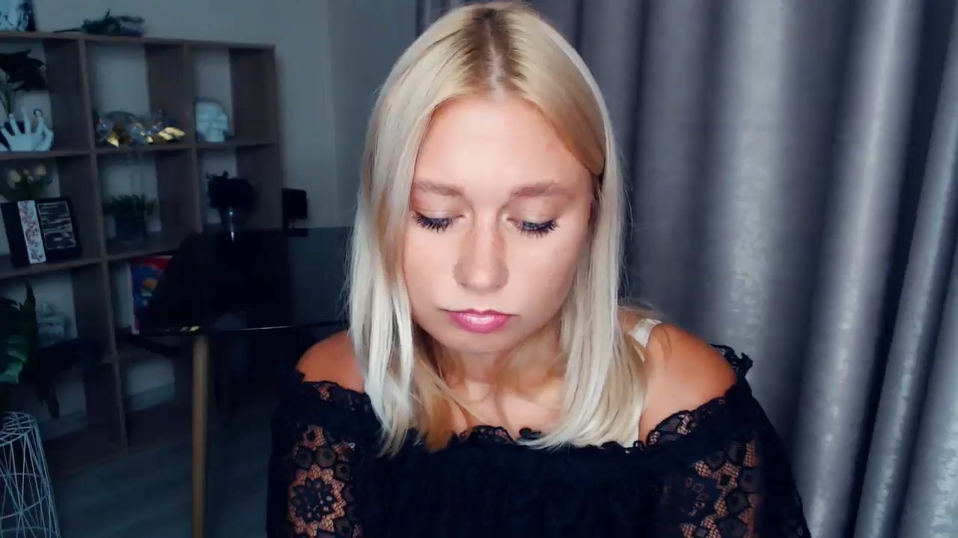 Gallery image thumbnail from Kukla_kolduna's myfreecams stream on, 10/02/2025, 16:46 image 13 of 20