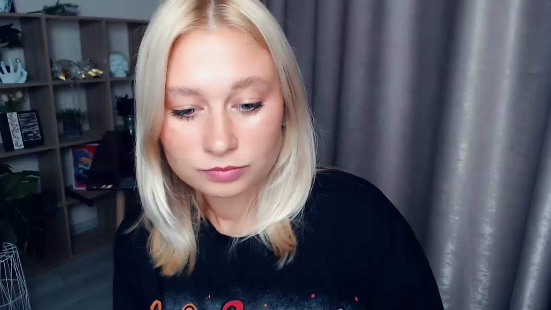 Gallery image thumbnail from Kukla_kolduna's myfreecams stream on, 10/03/2025, 16:30 image 17 of 20