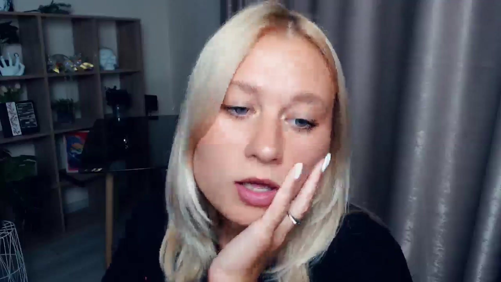 Gallery image thumbnail from Kukla_kolduna's myfreecams stream on, 10/03/2025, 16:30 image 14 of 20