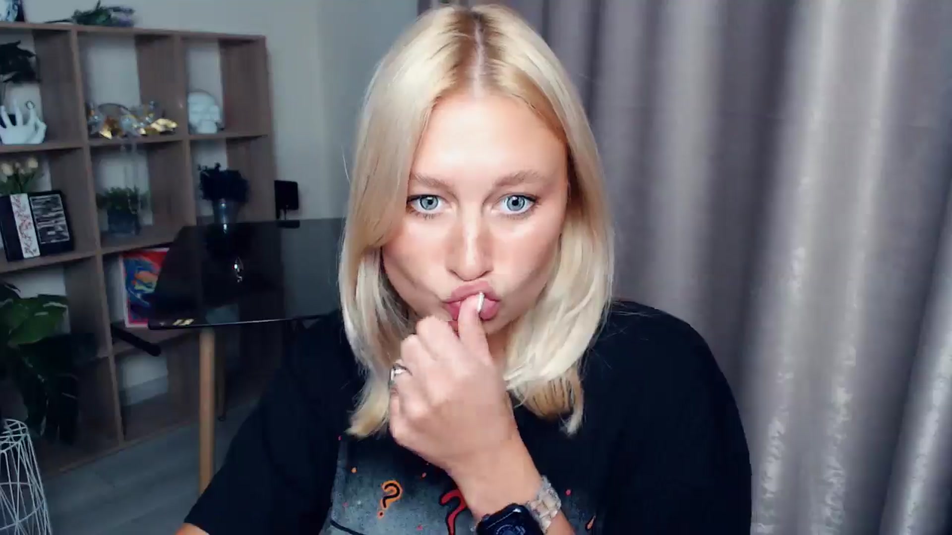 Gallery image thumbnail from Kukla_kolduna's myfreecams stream on, 10/03/2025, 16:30 image 9 of 20