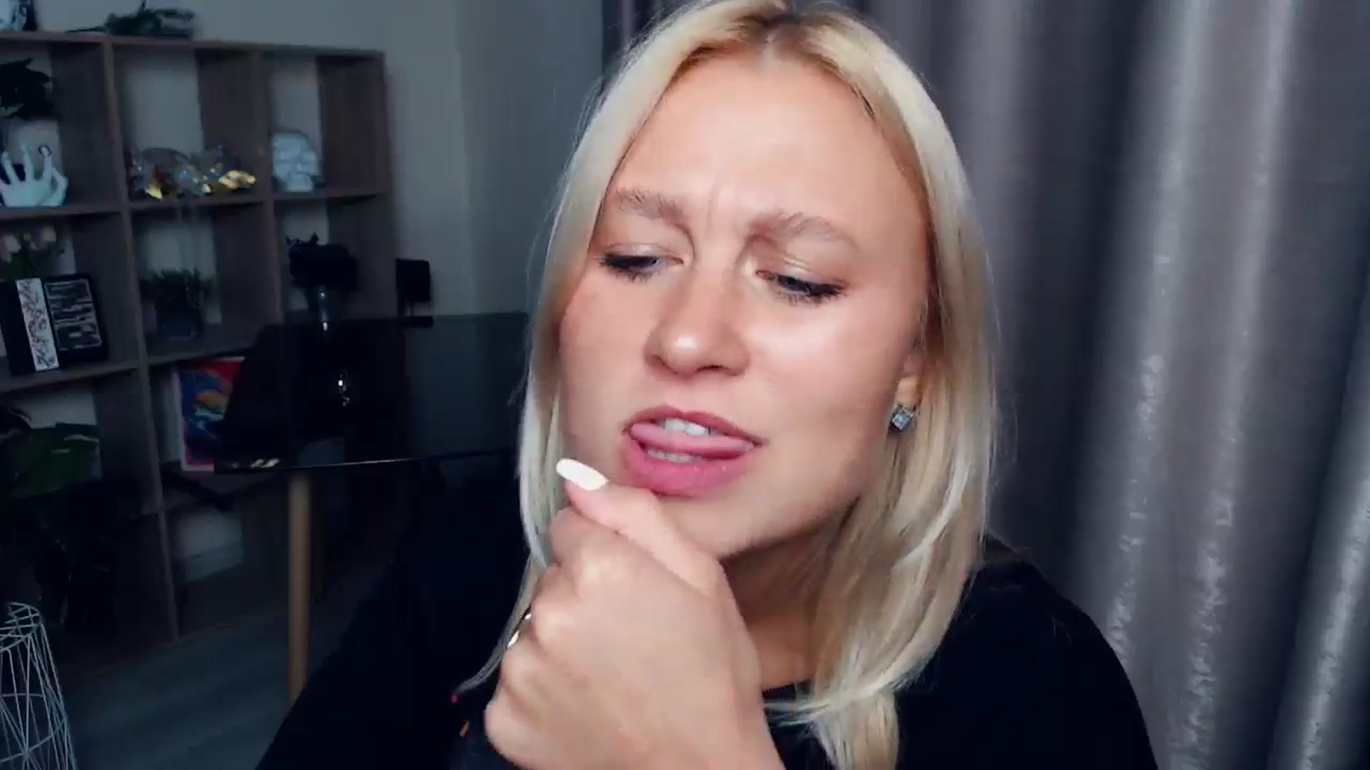 Gallery image thumbnail from Kukla_kolduna's myfreecams stream on, 10/03/2025, 16:30 image 10 of 20