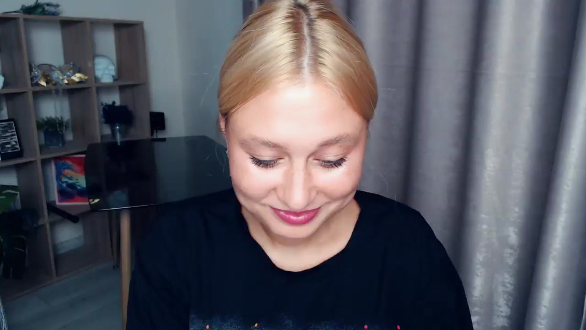 Gallery image thumbnail from Kukla_kolduna's myfreecams stream on, 10/03/2025, 18:27 image 5 of 20