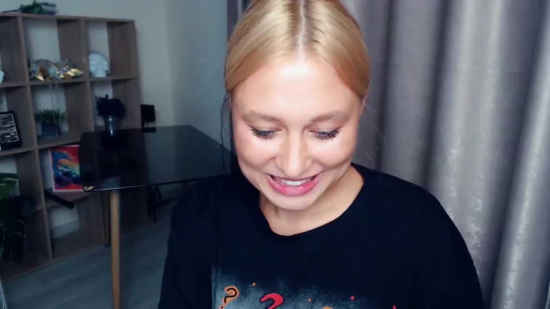Gallery image thumbnail from Kukla_kolduna's myfreecams stream on, 10/03/2025, 18:27 image 15 of 20
