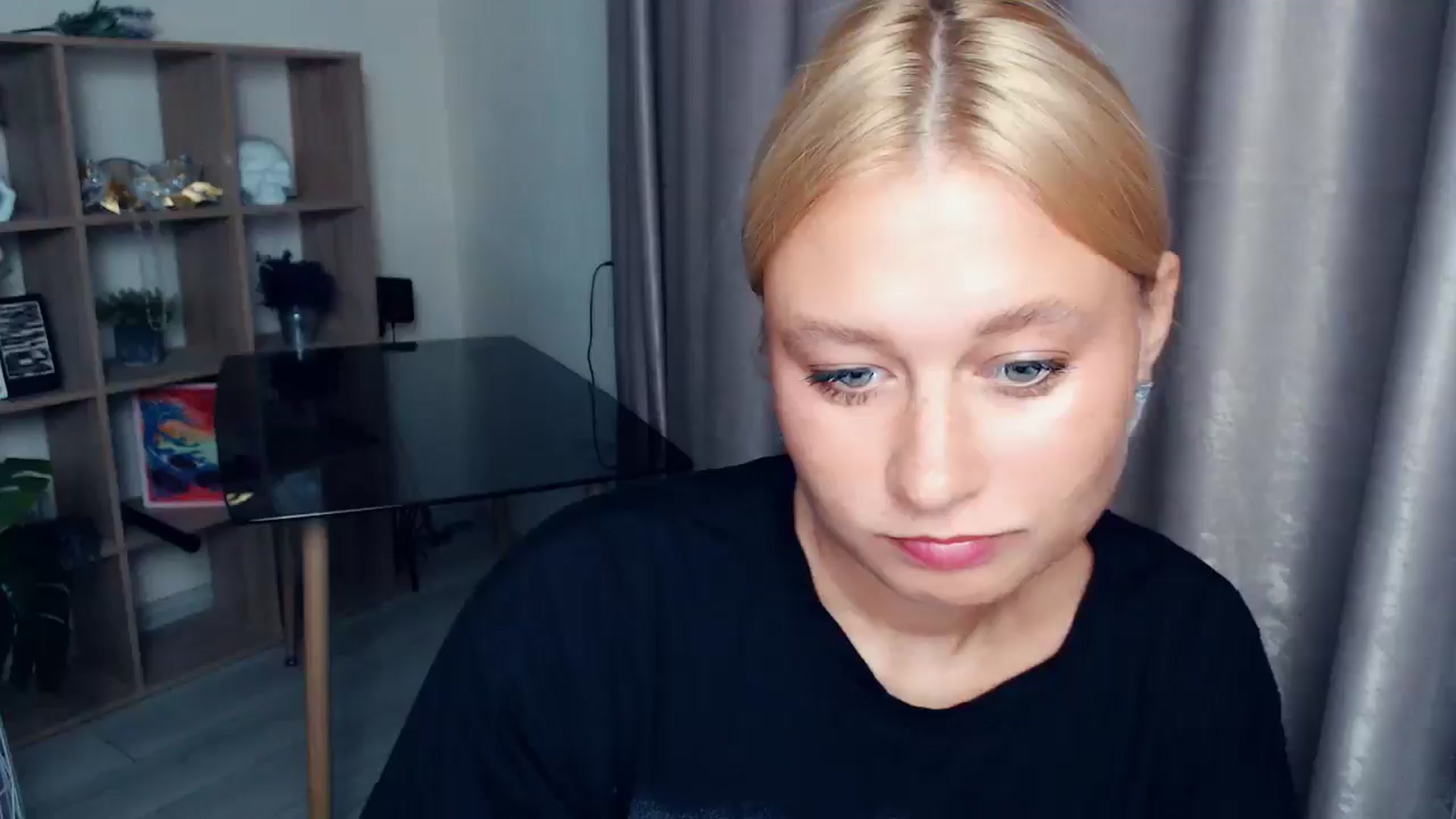 Gallery image thumbnail from Kukla_kolduna's myfreecams stream on, 10/03/2025, 18:27 image 2 of 20