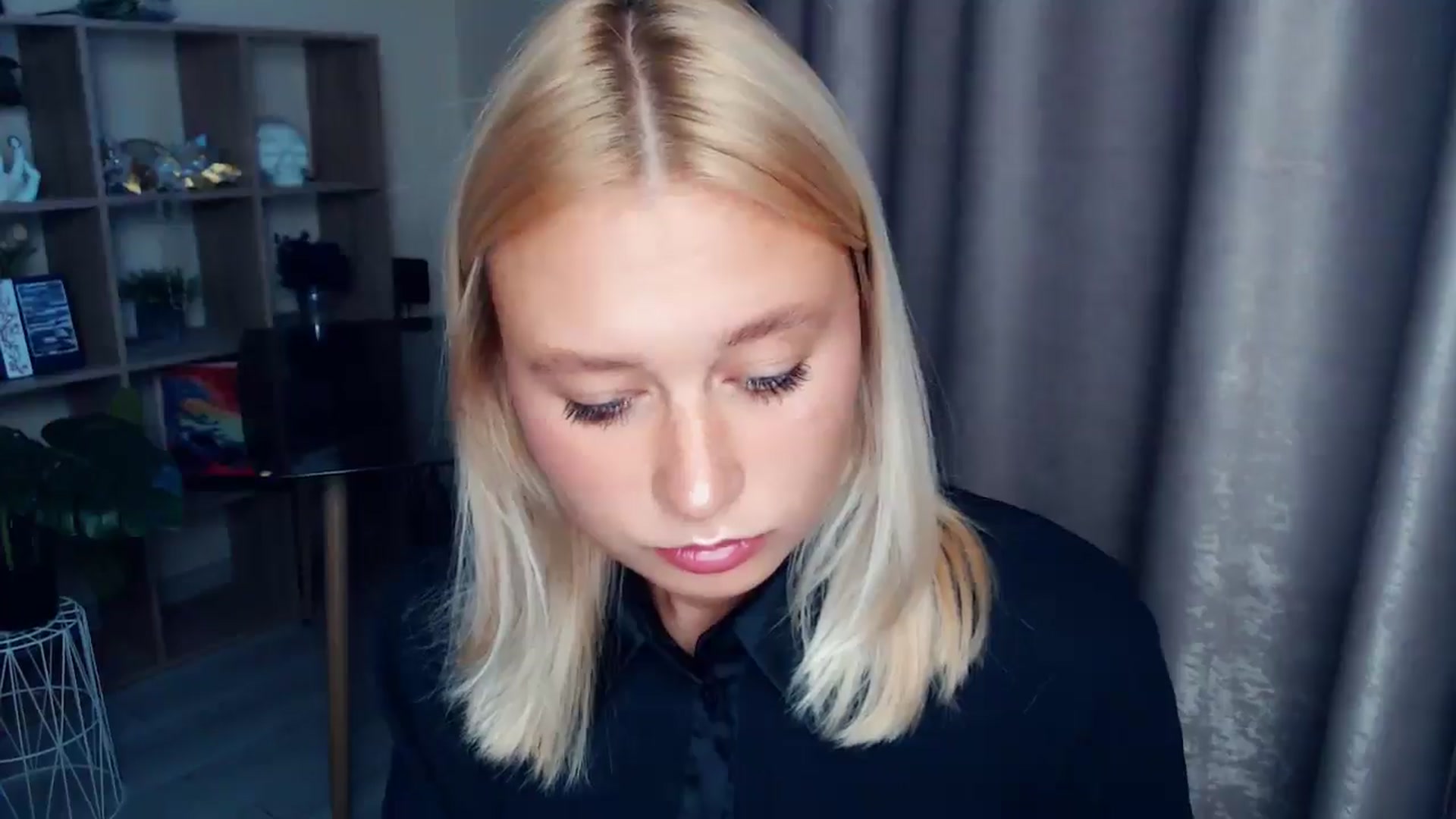 Gallery image thumbnail from Kukla_kolduna's myfreecams stream on, 10/04/2025, 15:43 image 4 of 20