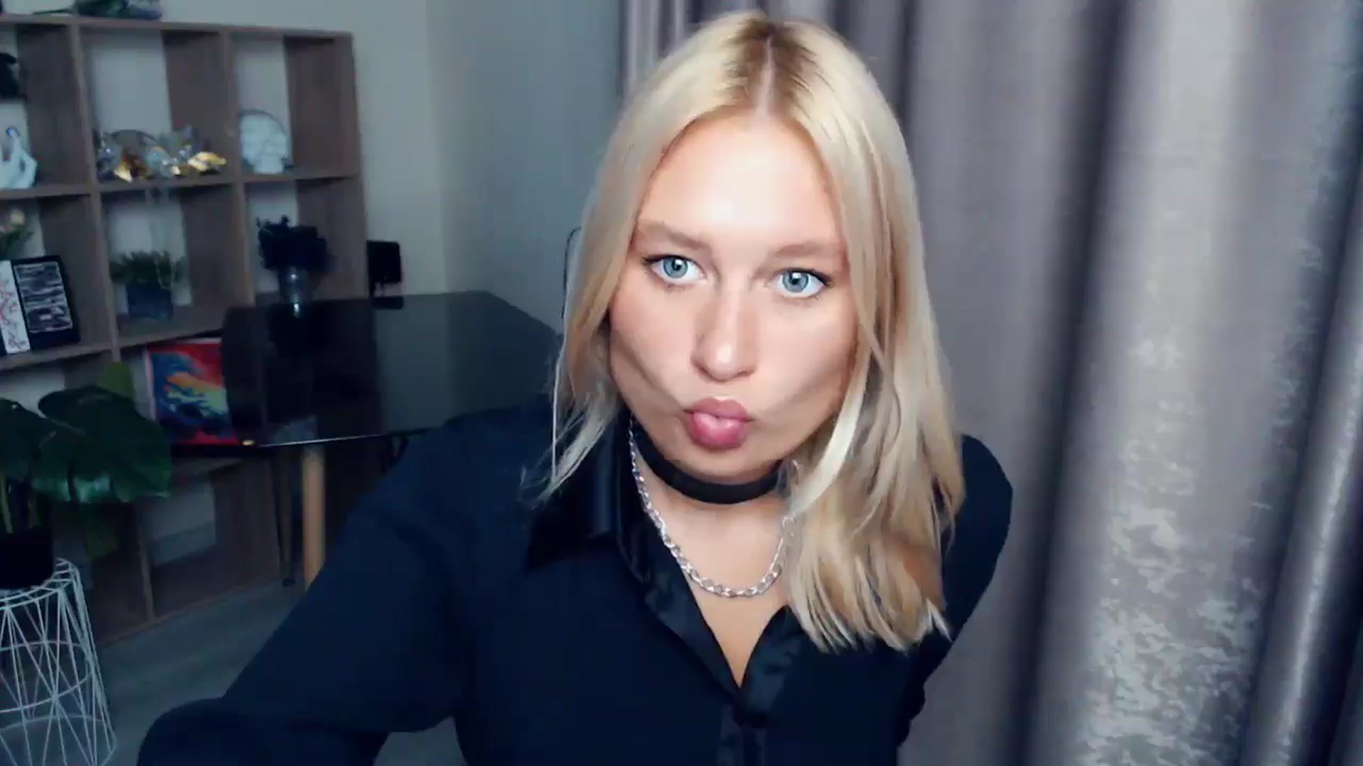 Gallery image thumbnail from Kukla_kolduna's myfreecams stream on, 10/04/2025, 15:43 image 17 of 20