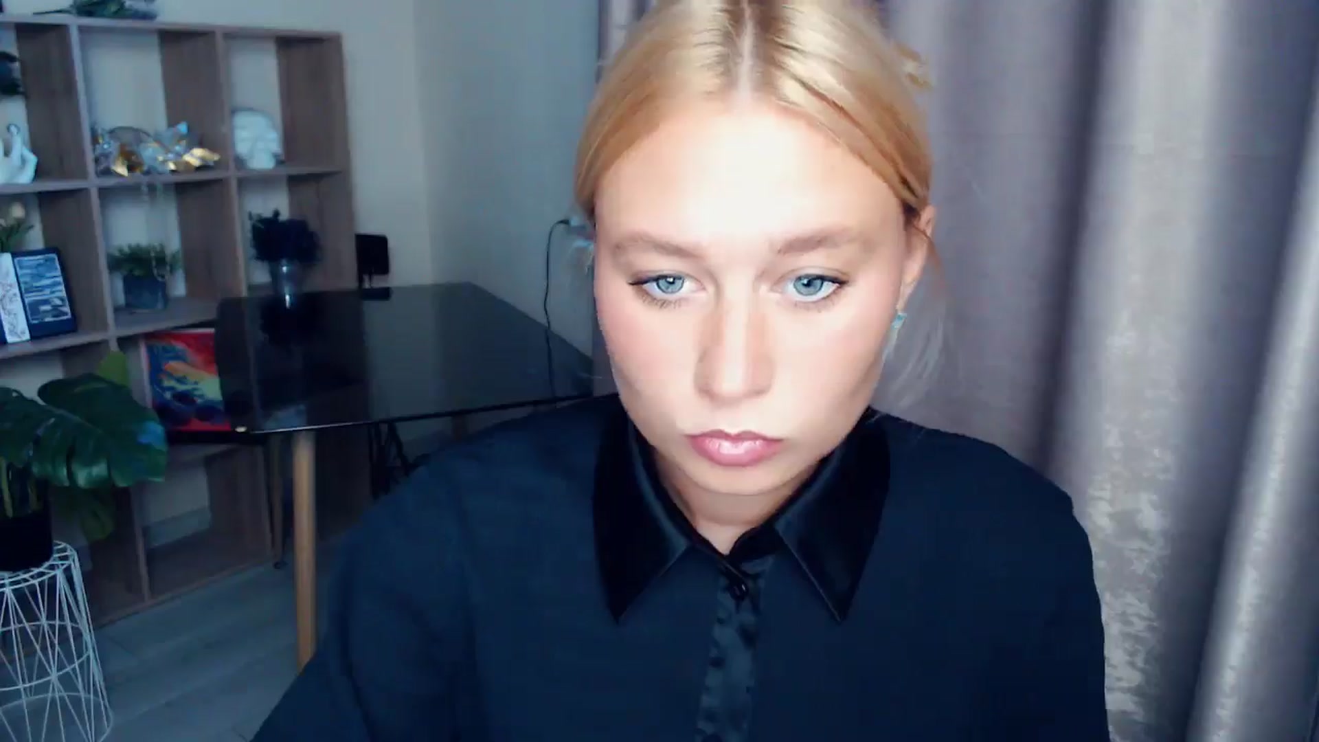 Gallery image thumbnail from Kukla_kolduna's myfreecams stream on, 10/04/2025, 15:43 image 2 of 20