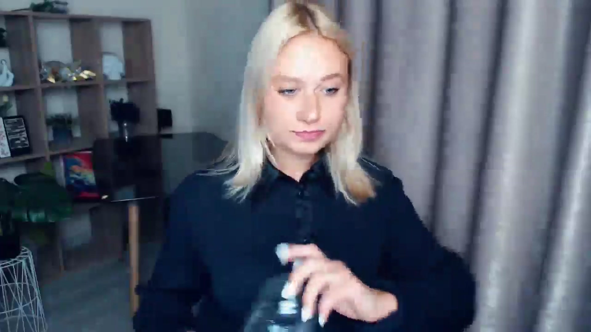 Gallery image thumbnail from Kukla_kolduna's myfreecams stream on, 10/04/2025, 17:12 image 11 of 20