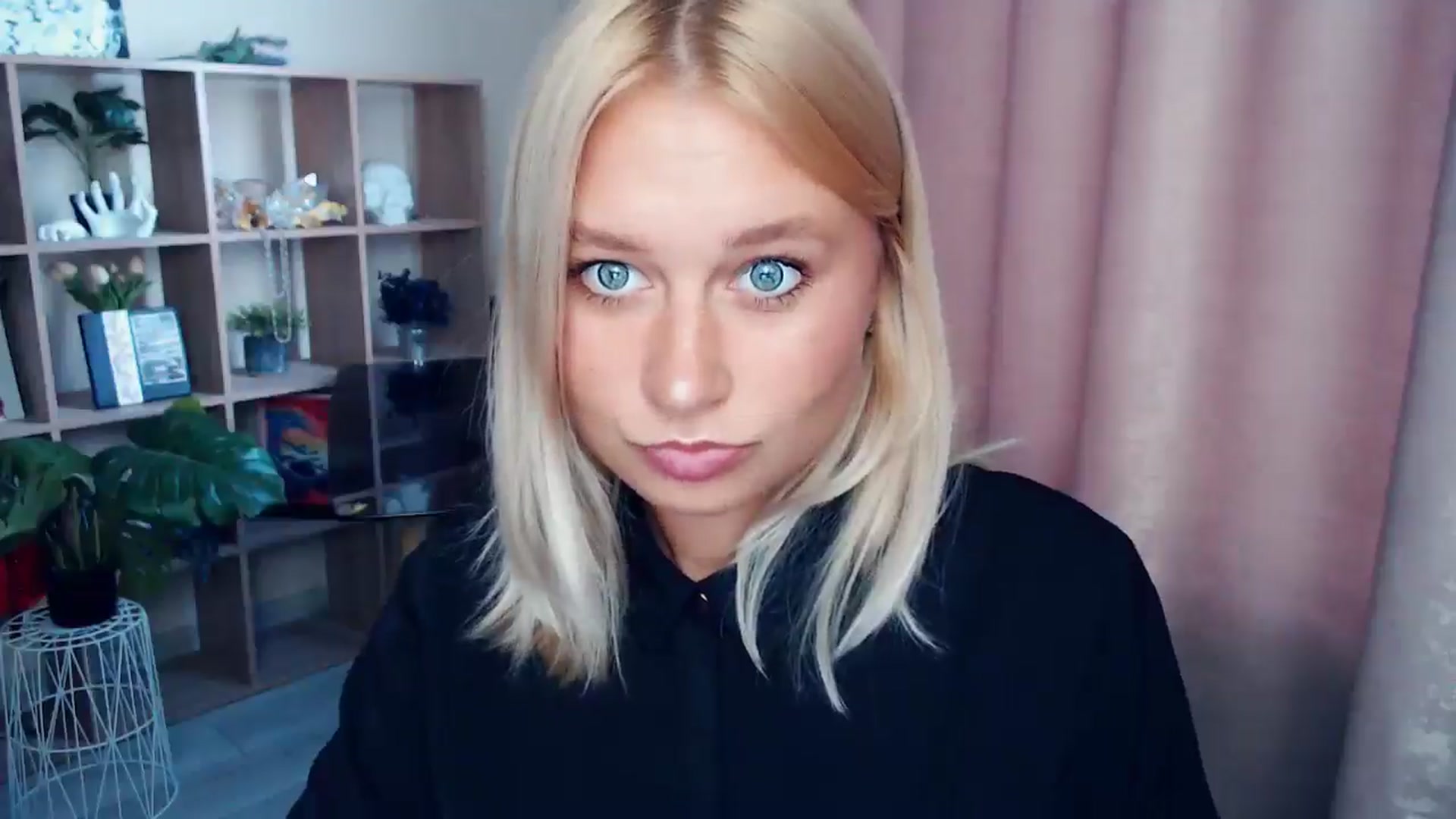 Gallery image thumbnail from Kukla_kolduna's myfreecams stream on, 10/05/2025, 15:01 image 6 of 20