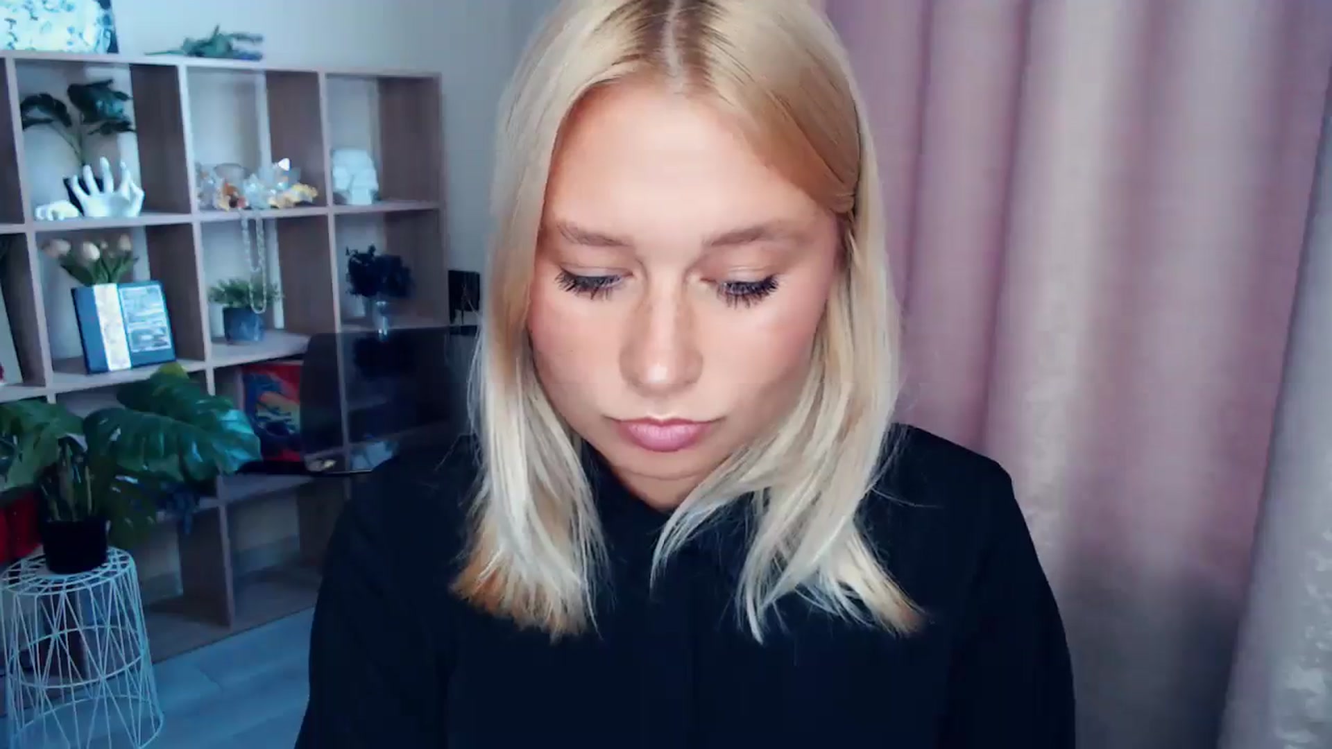 Gallery image thumbnail from Kukla_kolduna's myfreecams stream on, 10/05/2025, 15:01 image 8 of 20
