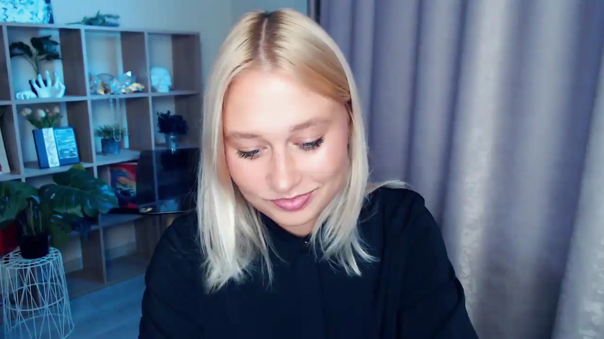 Gallery image thumbnail from Kukla_kolduna's myfreecams stream on, 10/05/2025, 15:01 image 18 of 20