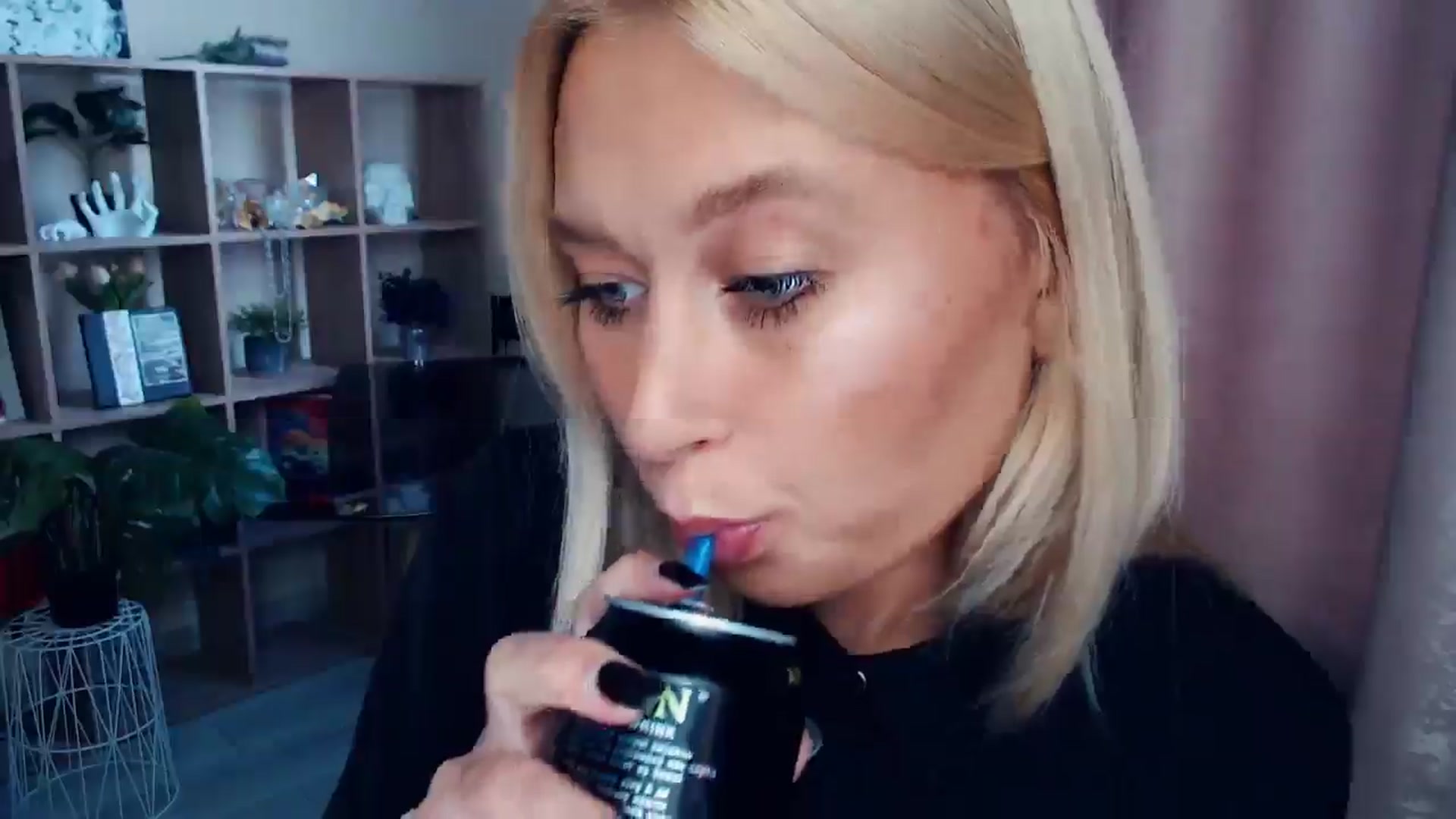 Gallery image thumbnail from Kukla_kolduna's myfreecams stream on, 10/05/2025, 15:01 image 5 of 20