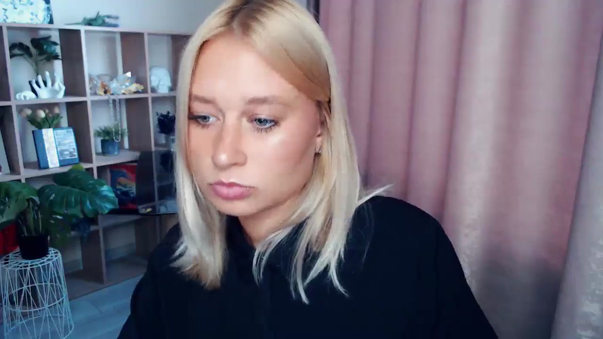 Gallery image thumbnail from Kukla_kolduna's myfreecams stream on, 10/05/2025, 15:01 image 7 of 20