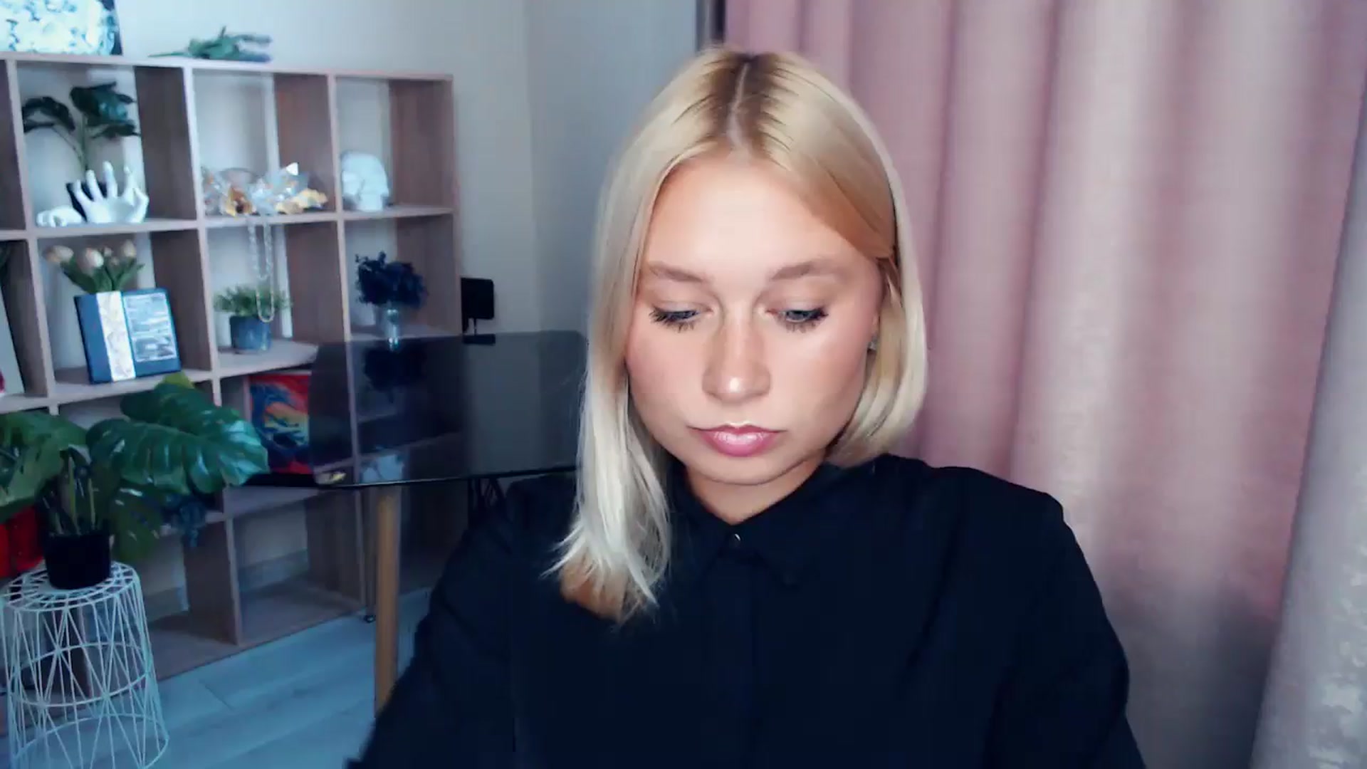 Gallery image thumbnail from Kukla_kolduna's myfreecams stream on, 10/05/2025, 15:01 image 3 of 20